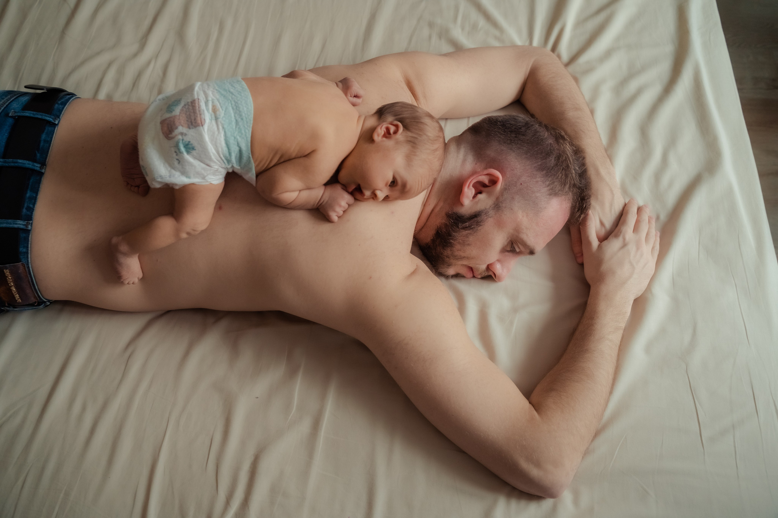 Фотосъемка новорожденного в минималистичном стиле