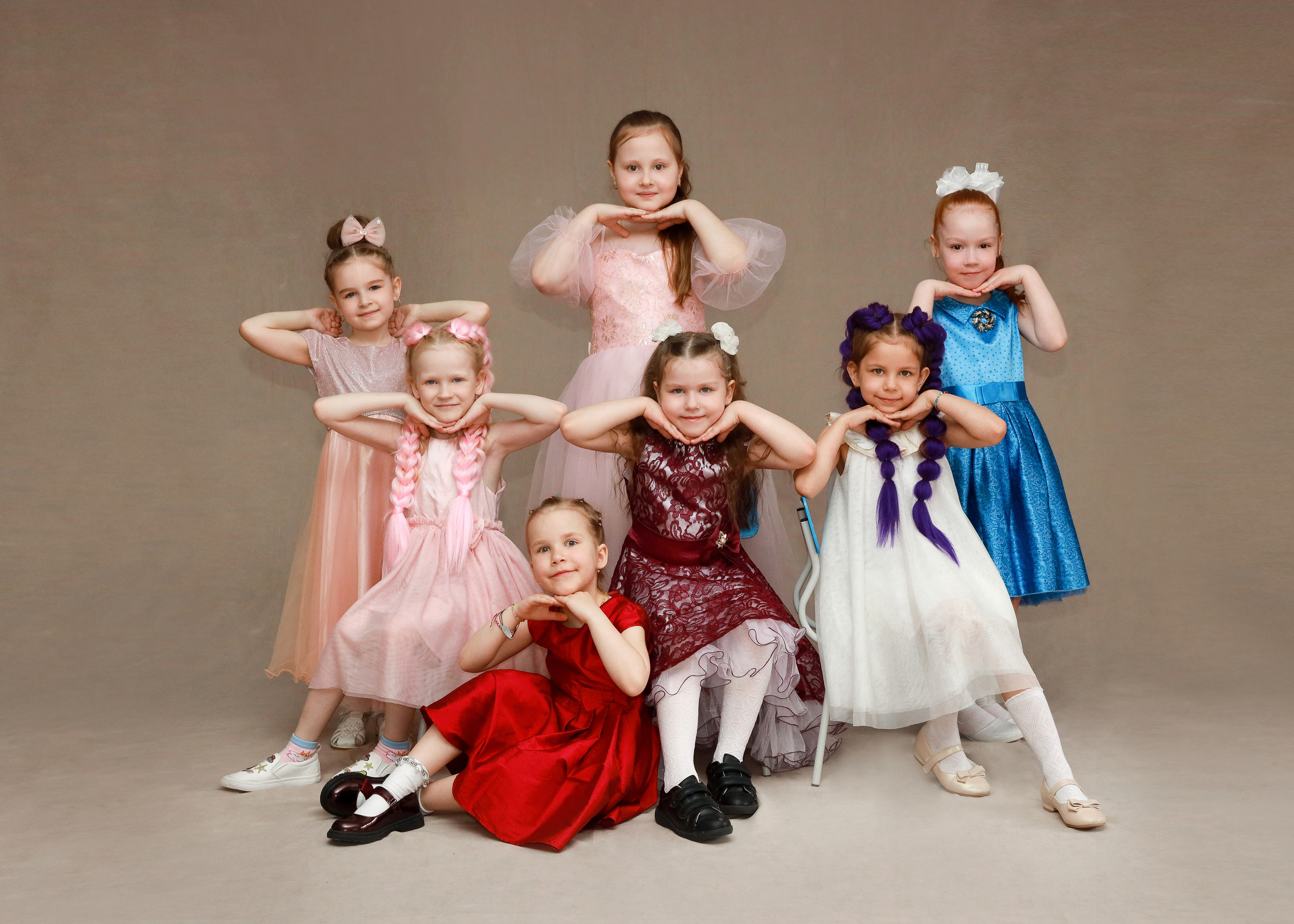 Команда фотостудии Fotobook. Выпускные альбомы в Тюмени для школ, садов, вузов спортивных секций