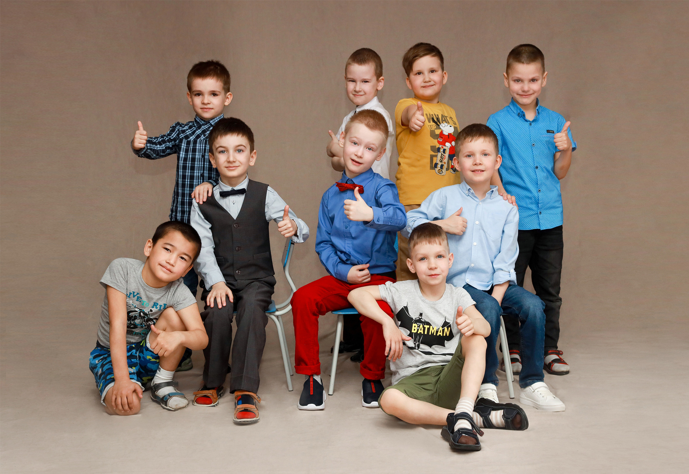 Команда фотостудии Fotobook. Выпускные альбомы в Тюмени для школ, садов, вузов спортивных секций