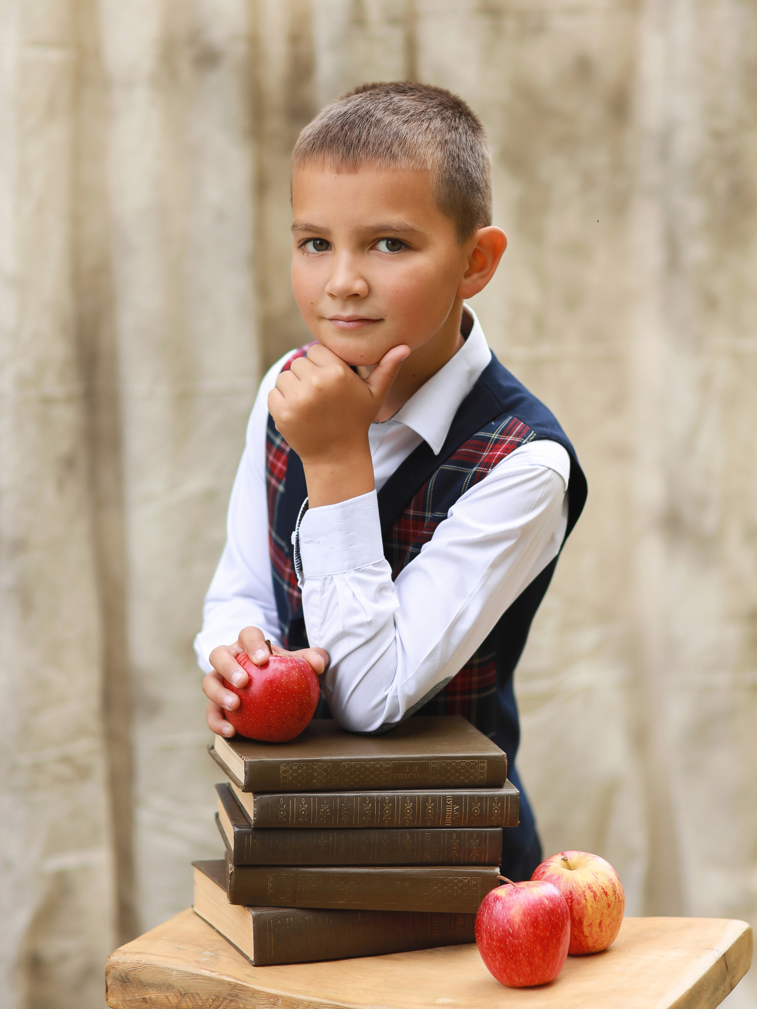 Команда фотостудии Fotobook. Выпускные альбомы в Тюмени для школ, садов, вузов спортивных секций