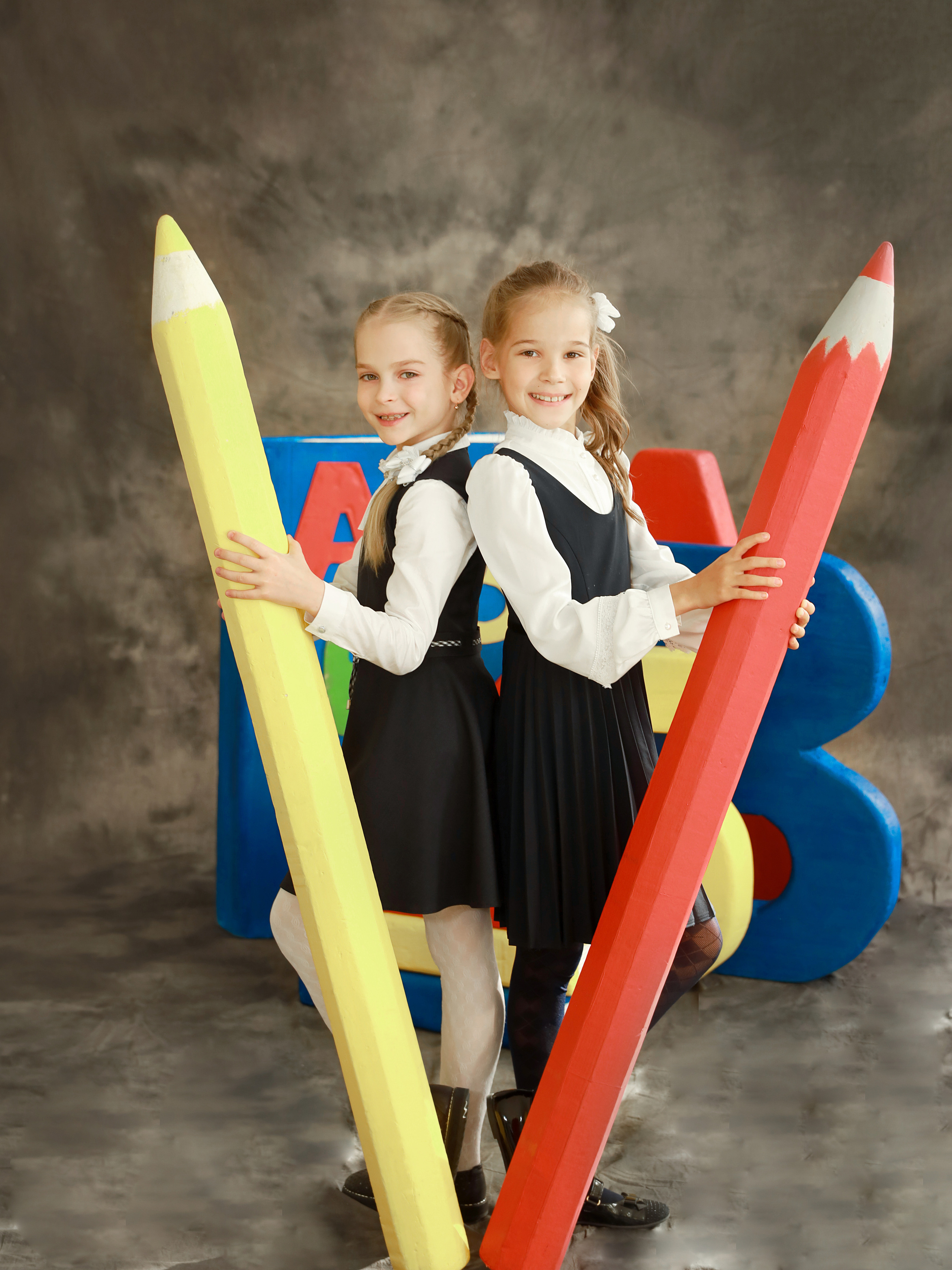 Команда фотостудии Fotobook. Выпускные альбомы в Тюмени для школ, садов, вузов спортивных секций