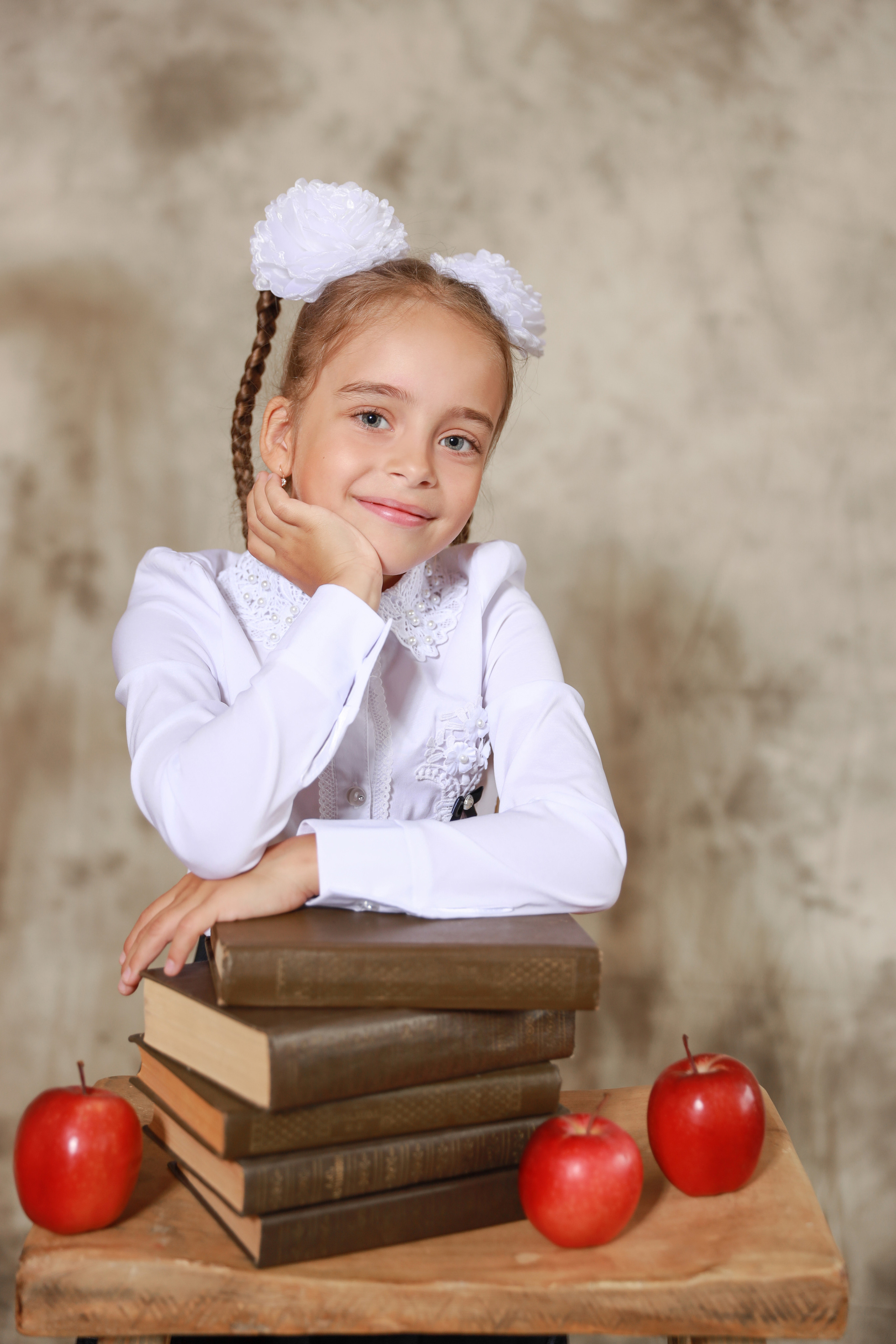 Команда фотостудии Fotobook. Выпускные альбомы в Тюмени для школ, садов, вузов спортивных секций