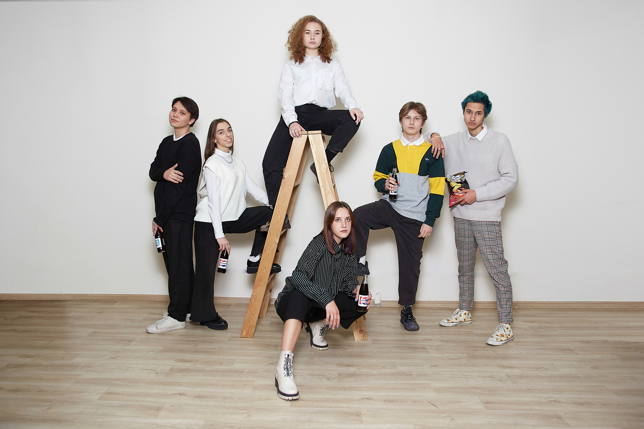 Команда фотостудии Fotobook. Выпускные альбомы в Тюмени для школ, садов, вузов спортивных секций