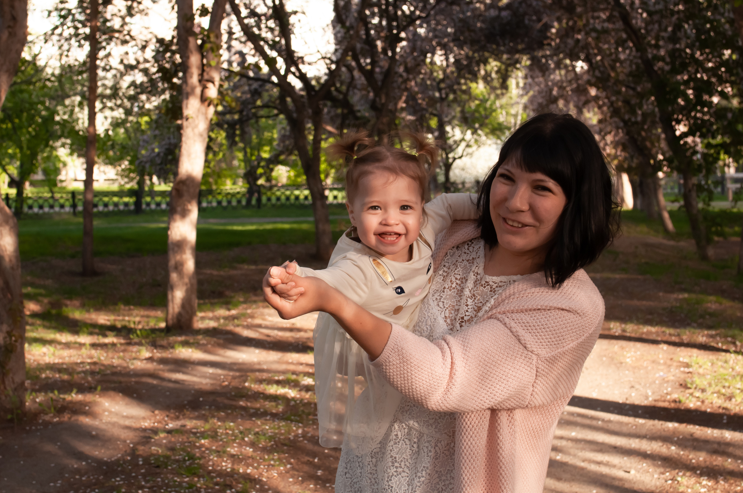 День девочек — съемка в цветущих яблонях. Семейный и детский фотограф в Екатеринбурге Наталия Акимова