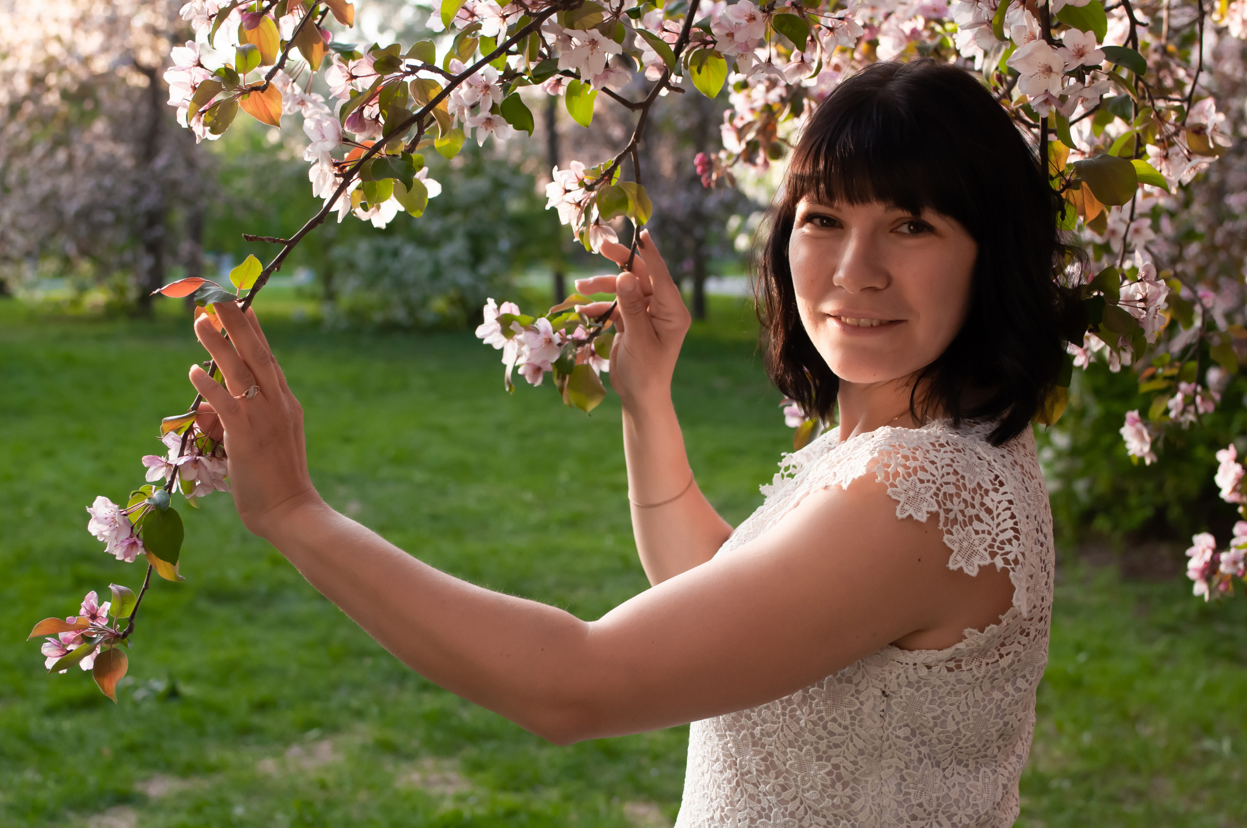 День девочек — съемка в цветущих яблонях. Семейный и детский фотограф в Екатеринбурге Наталия Акимова