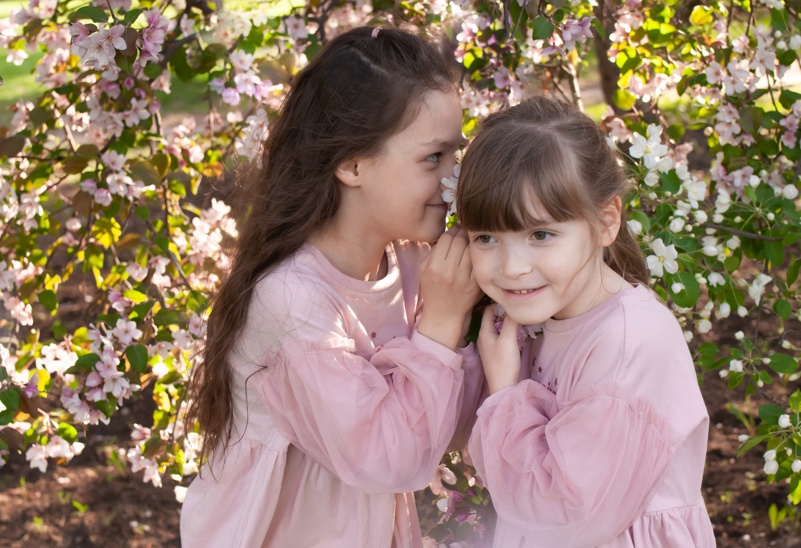 День девочек — съемка в цветущих яблонях. Семейный и детский фотограф в Екатеринбурге Наталия Акимова