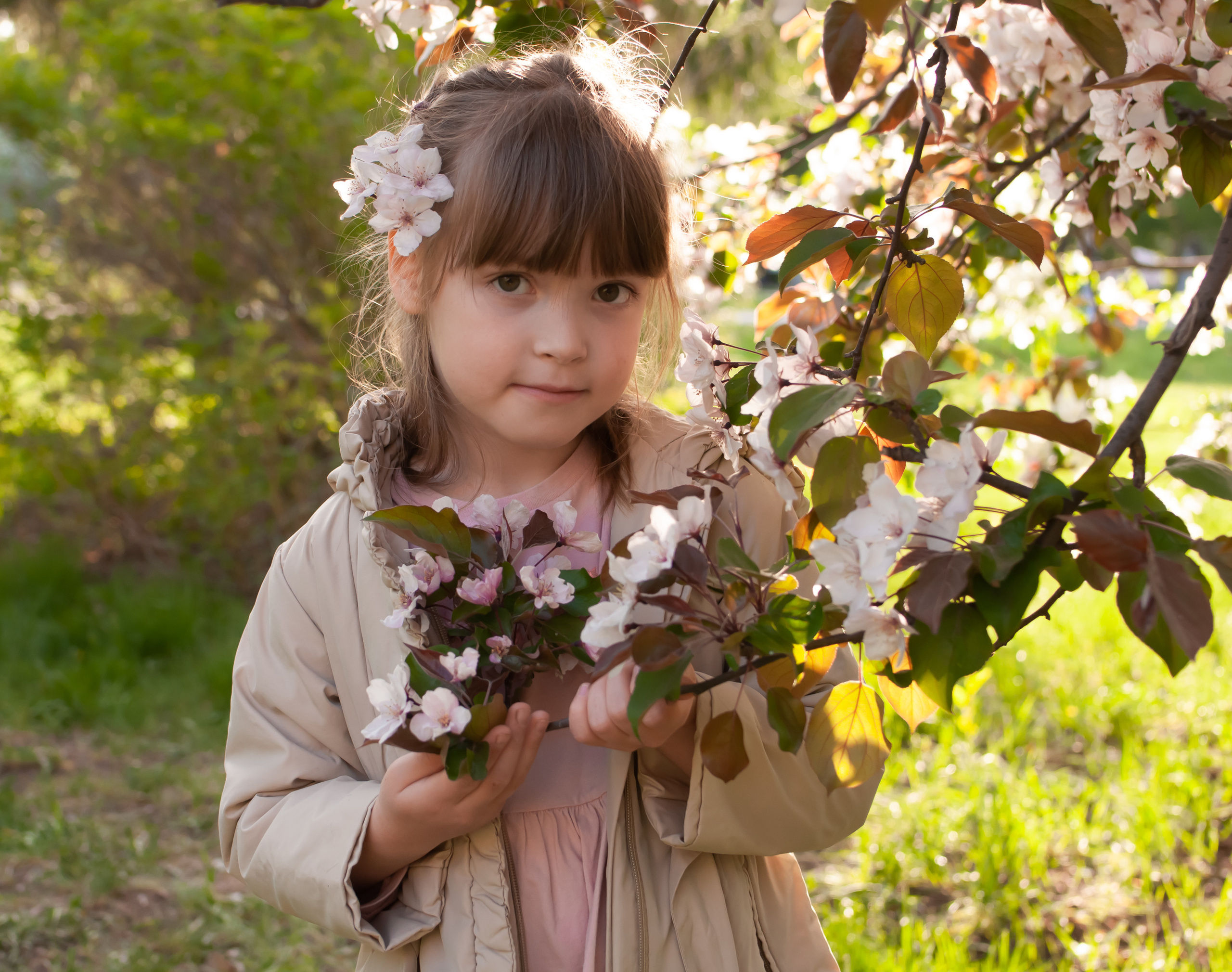 День девочек — съемка в цветущих яблонях. Семейный и детский фотограф в Екатеринбурге Наталия Акимова