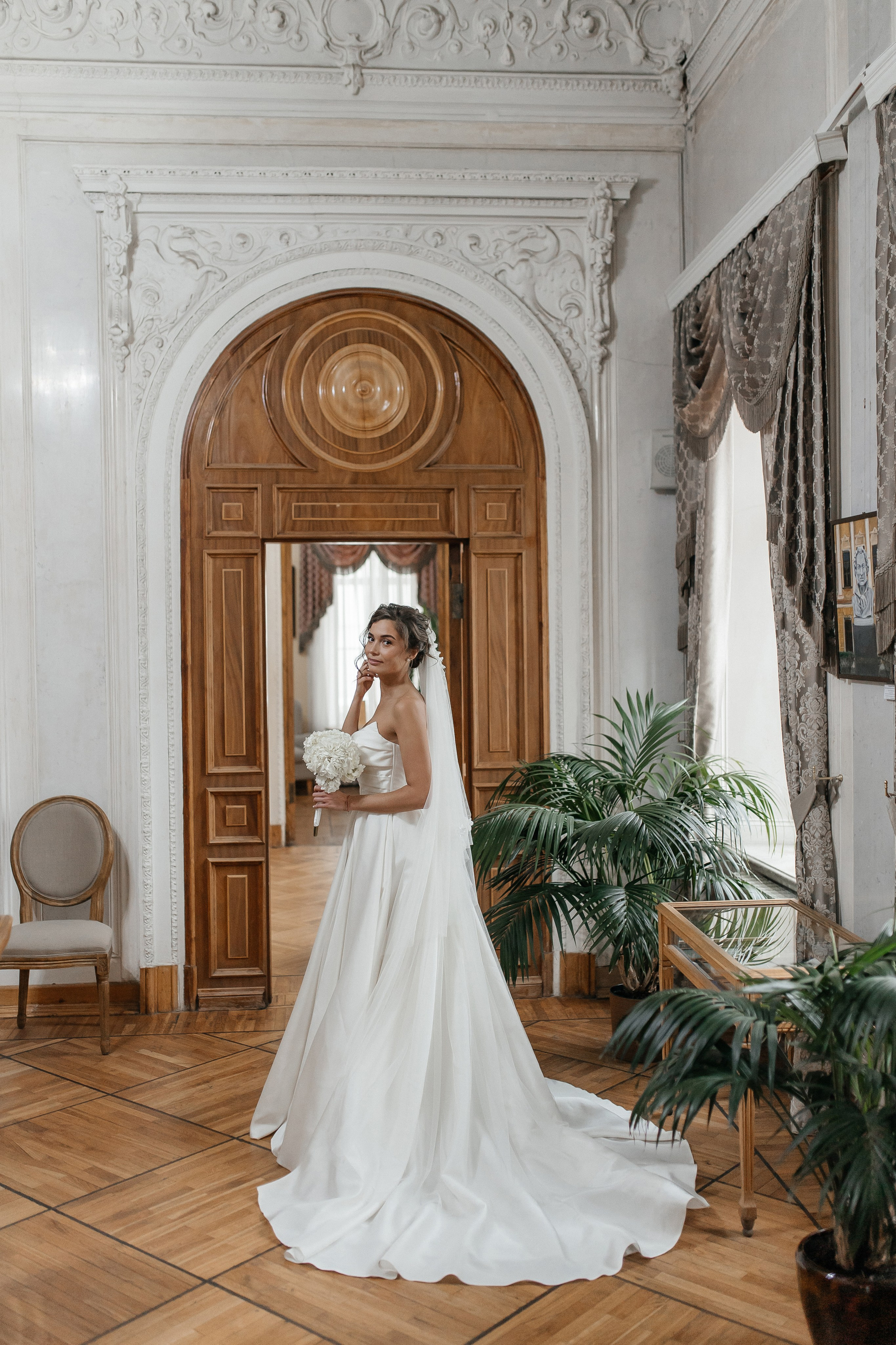 Свадебная фотосессия в Библиотеке-читальне имени А. С. Пушкина