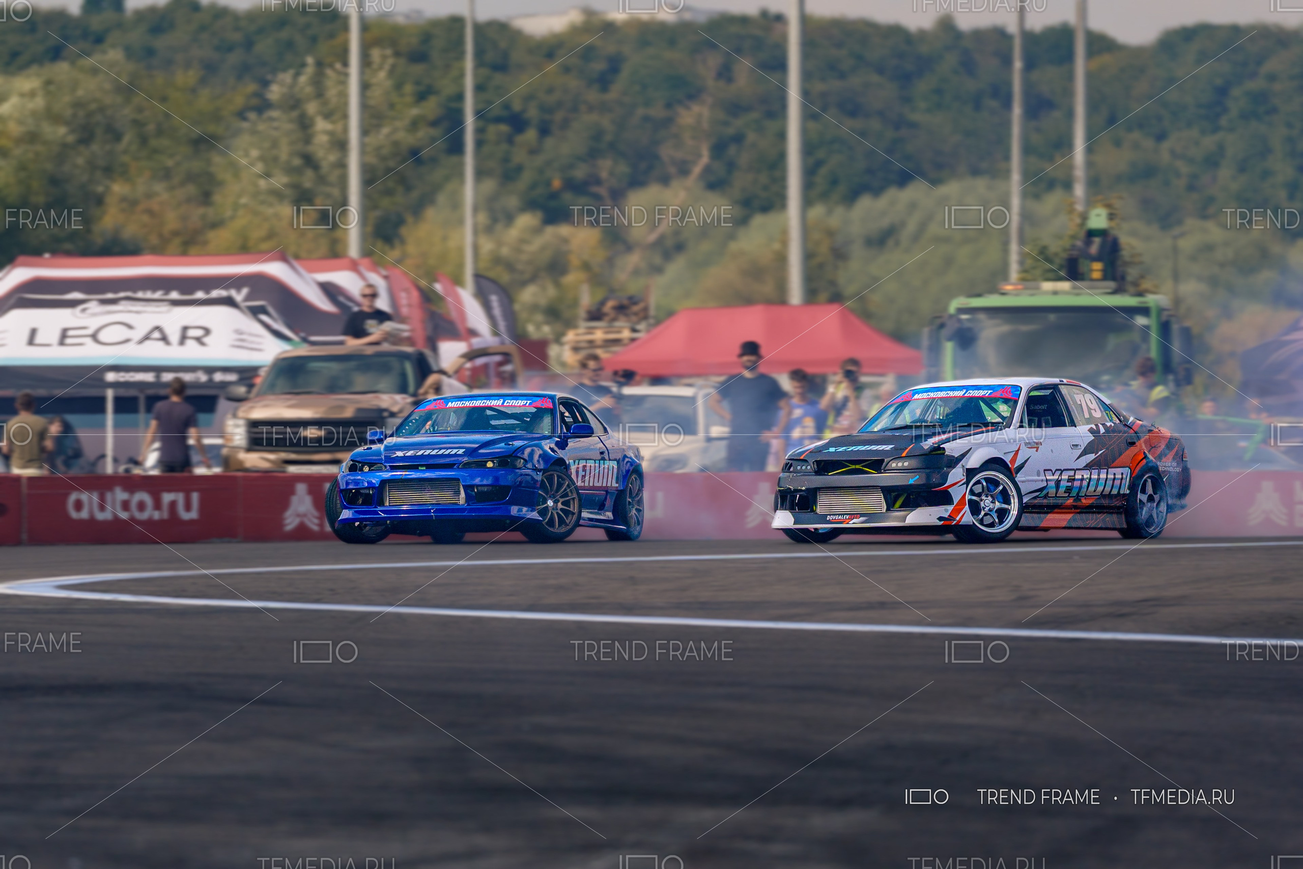 Дрифт Xenum на фестивале в Москве — парный заезд с дымом и зрителями