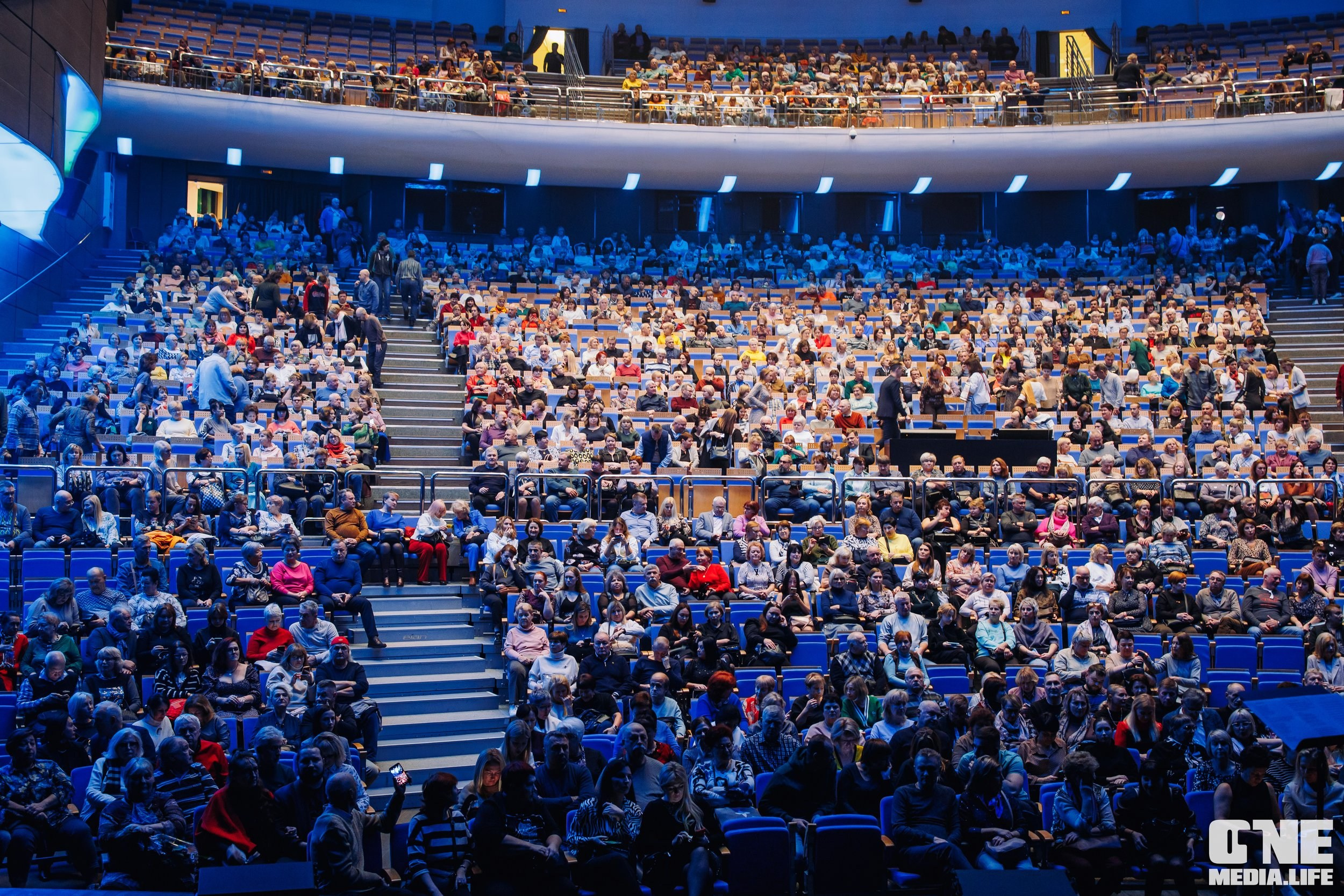 Фоторепортаж из театра эстрады Янтарь-холл. One Media Life: фоторепортажи, фотоотчеты с мероприятий и заведений