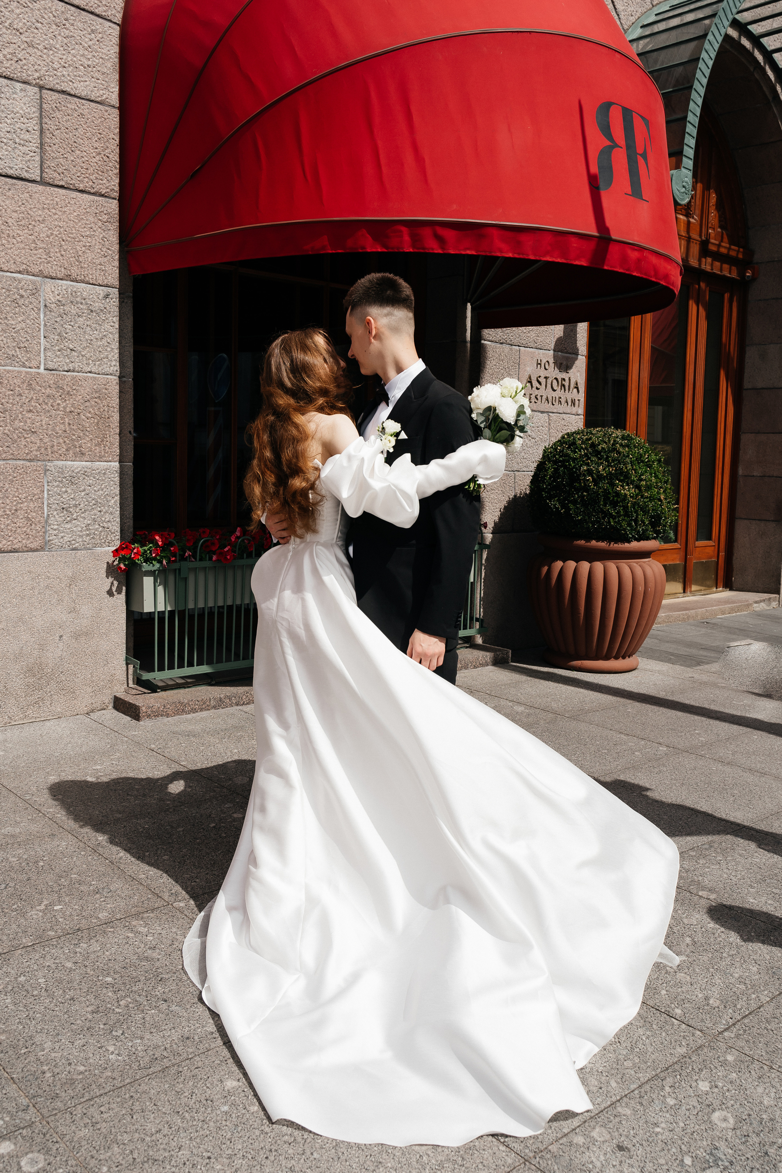 Современная свадьба с винтажным шлейфом в Санкт-Петербурге. Фотограф в Мурманске, Североморске и Санкт-Петербурге Валерия Козлова