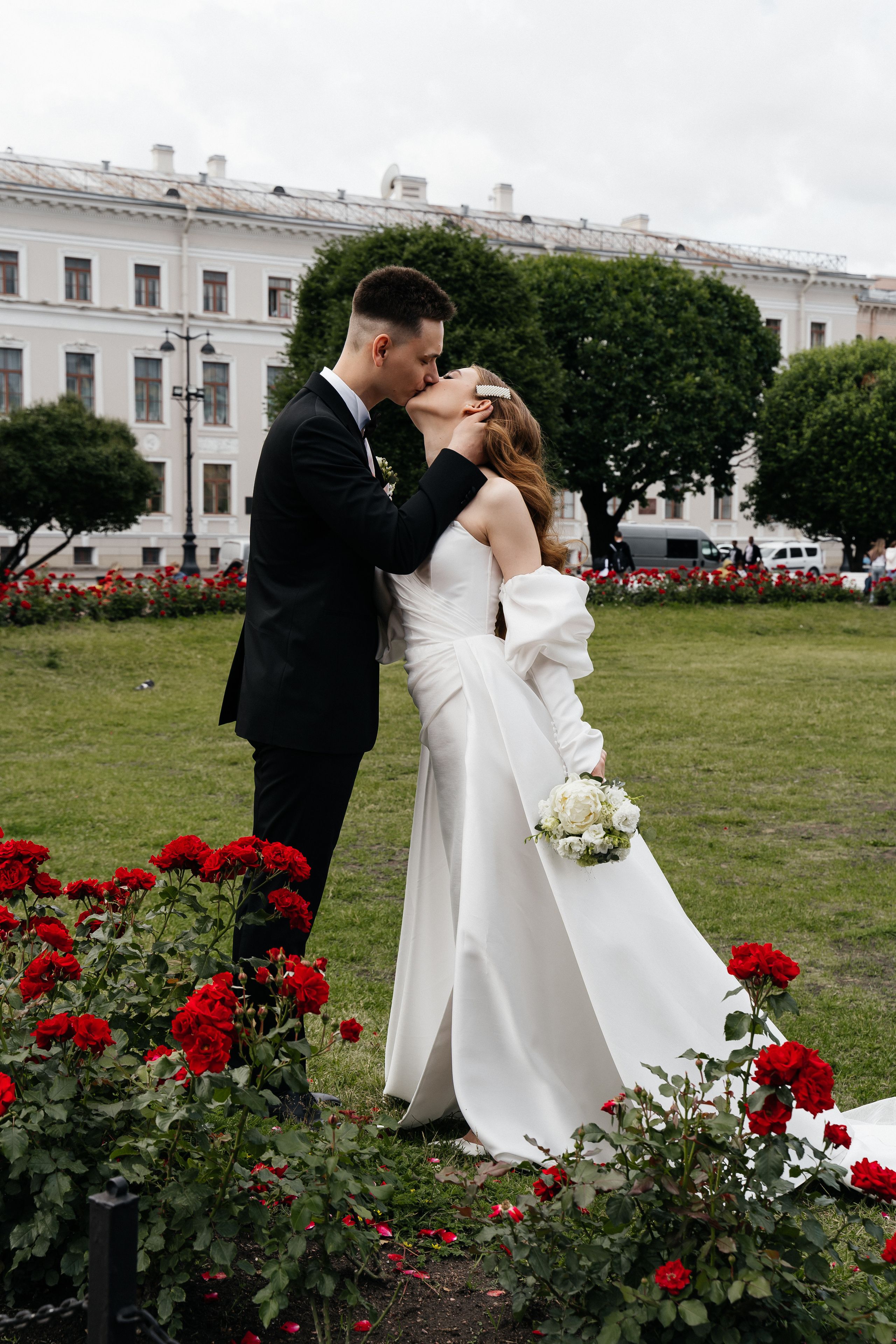 Современная свадьба с винтажным шлейфом в Санкт-Петербурге. Фотограф в Мурманске, Североморске и Санкт-Петербурге Валерия Козлова
