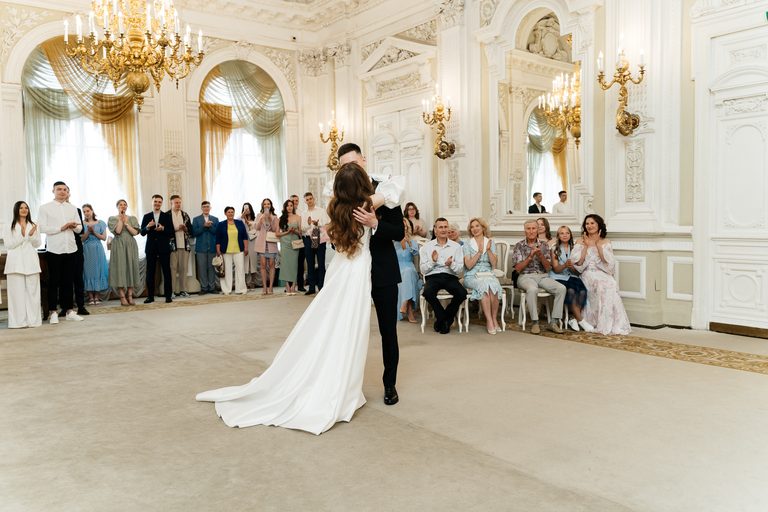 Современная свадьба с винтажным шлейфом в Санкт-Петербурге. Фотограф в Мурманске, Североморске и Санкт-Петербурге Валерия Козлова