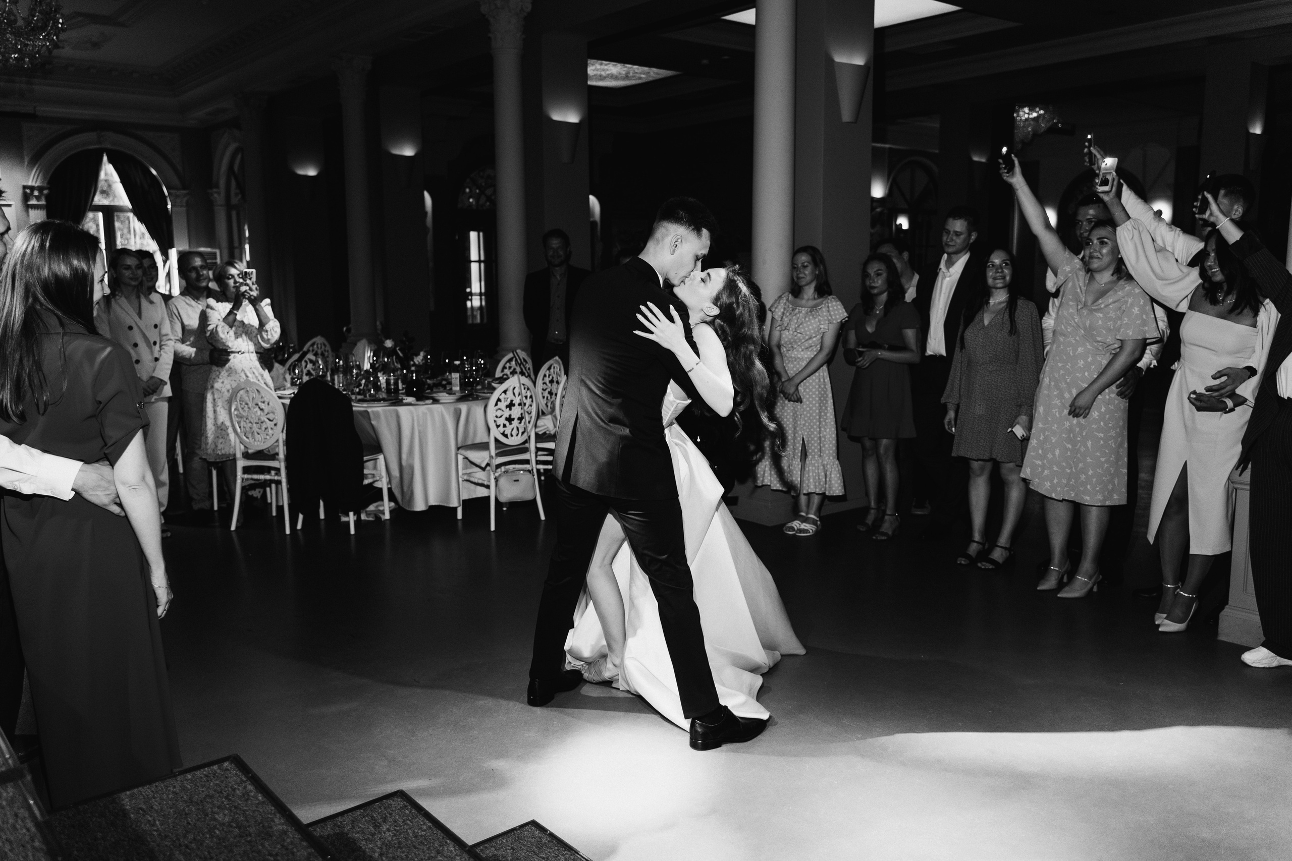 Современная свадьба с винтажным шлейфом в Санкт-Петербурге. Фотограф в Мурманске, Североморске и Санкт-Петербурге Валерия Козлова