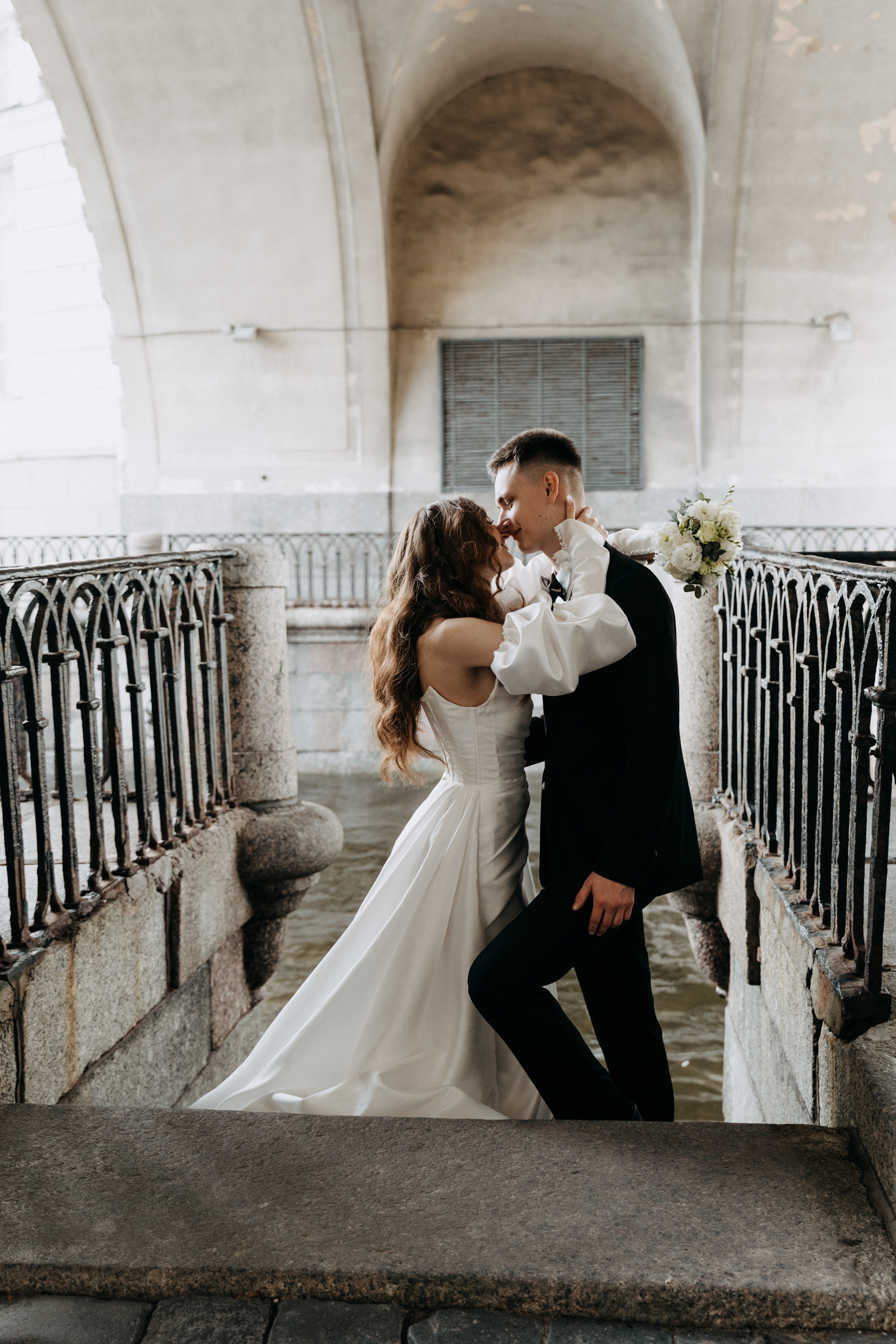 Современная свадьба с винтажным шлейфом в Санкт-Петербурге. Фотограф в Мурманске, Североморске и Санкт-Петербурге Валерия Козлова