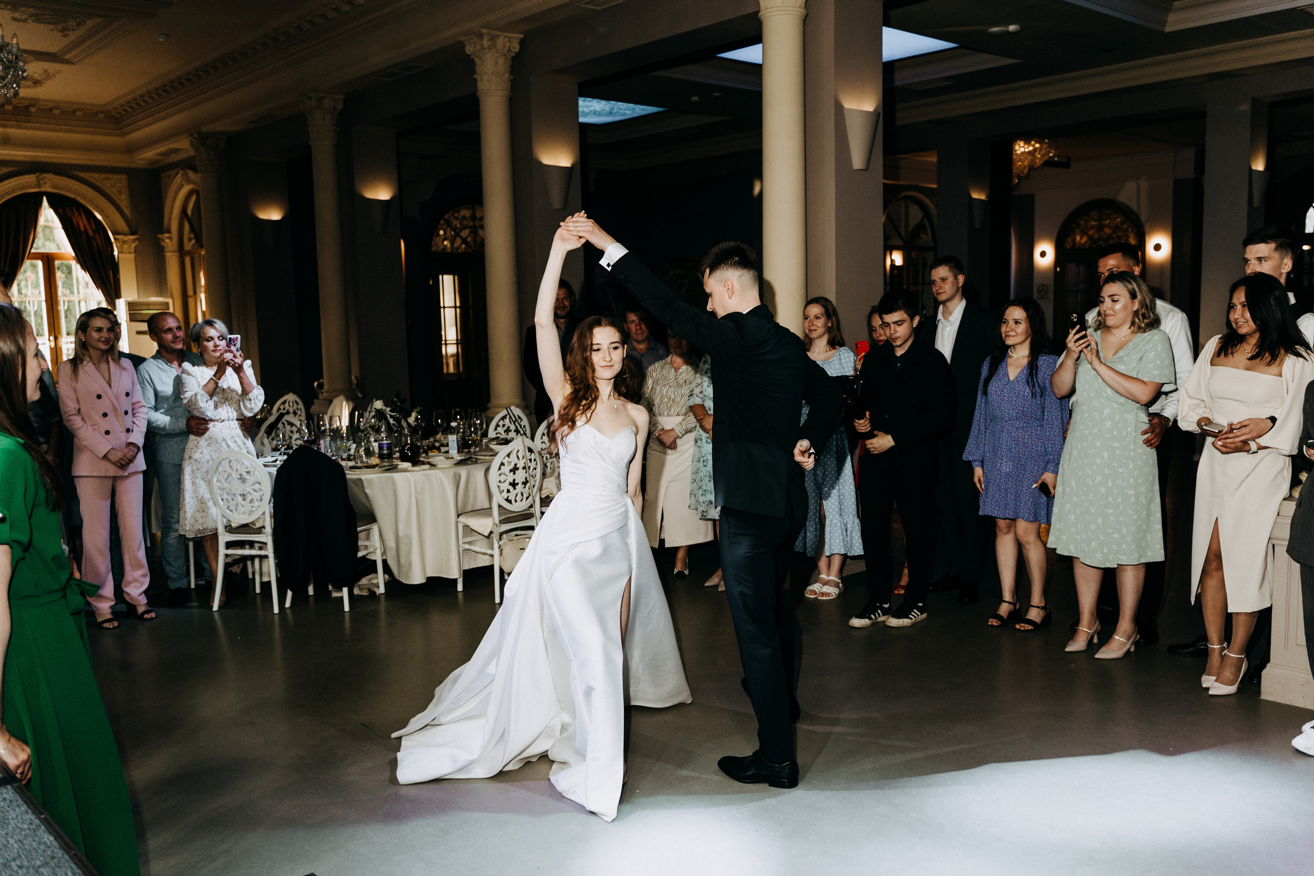 Современная свадьба с винтажным шлейфом в Санкт-Петербурге. Фотограф в Мурманске, Североморске и Санкт-Петербурге Валерия Козлова