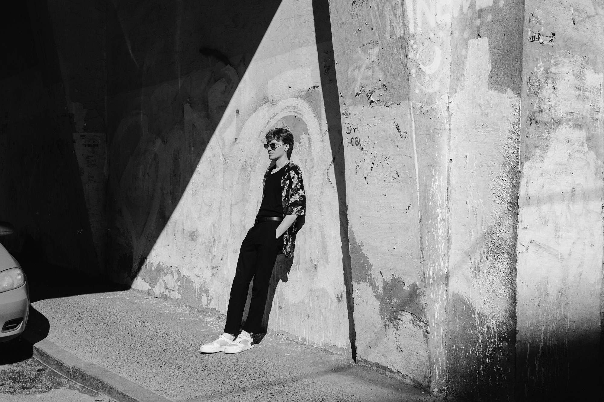 Стрит-фотосессия в Тюмени — Surf Coffee, Бар Двор. Портретный фотограф Тюмень Дарья Мустафина