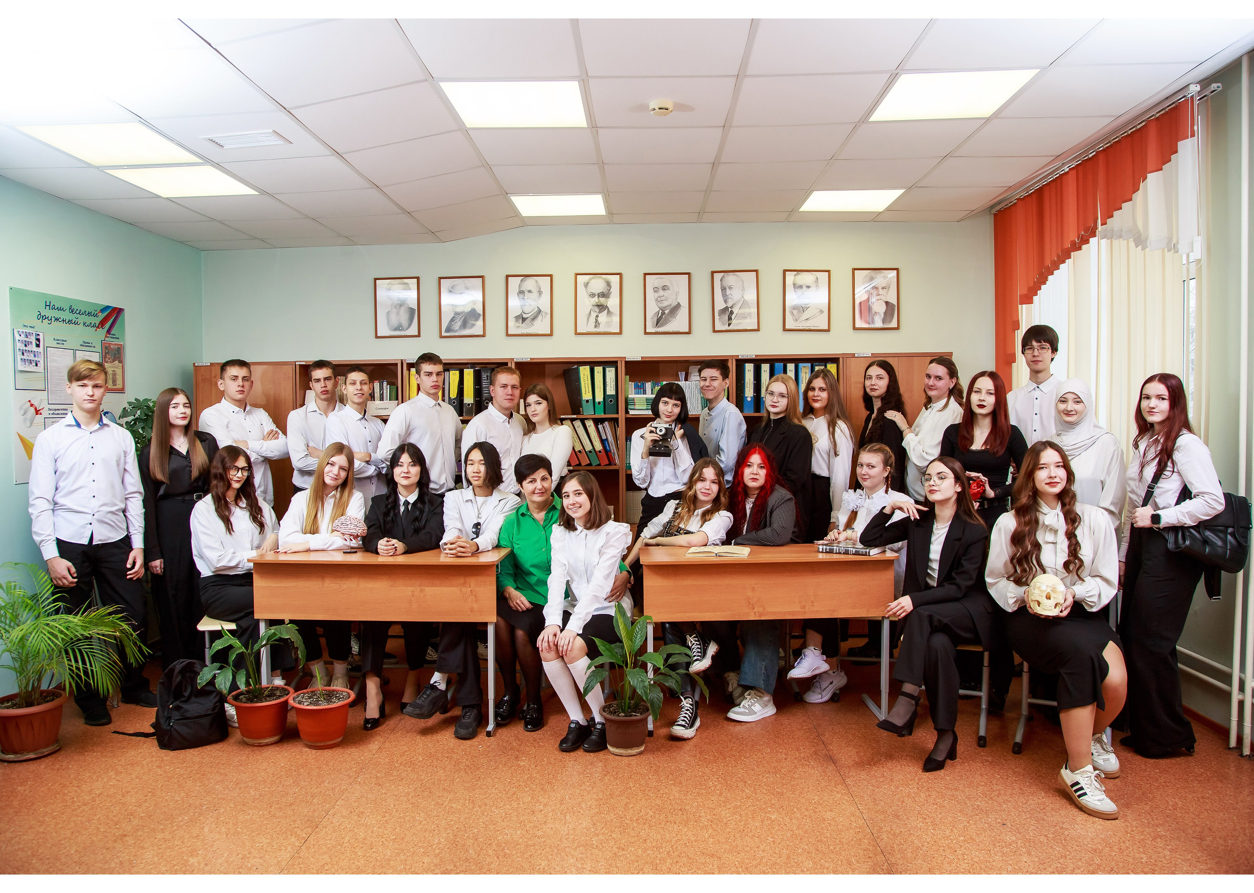 Выпускные альбомы 9-11 класс. Творческая студия АЛНИфото