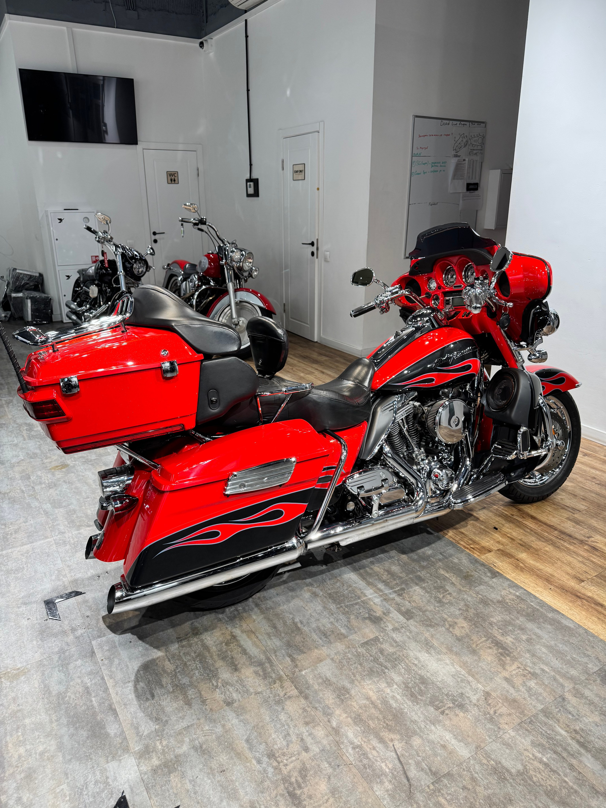 Купить Harley-Davidson 2010 Elеctrа Glidе CVO Limited 110 (Touring) — подробнее на сайте. Hello Davidson, Москва. Только хорошие мотоциклы…
