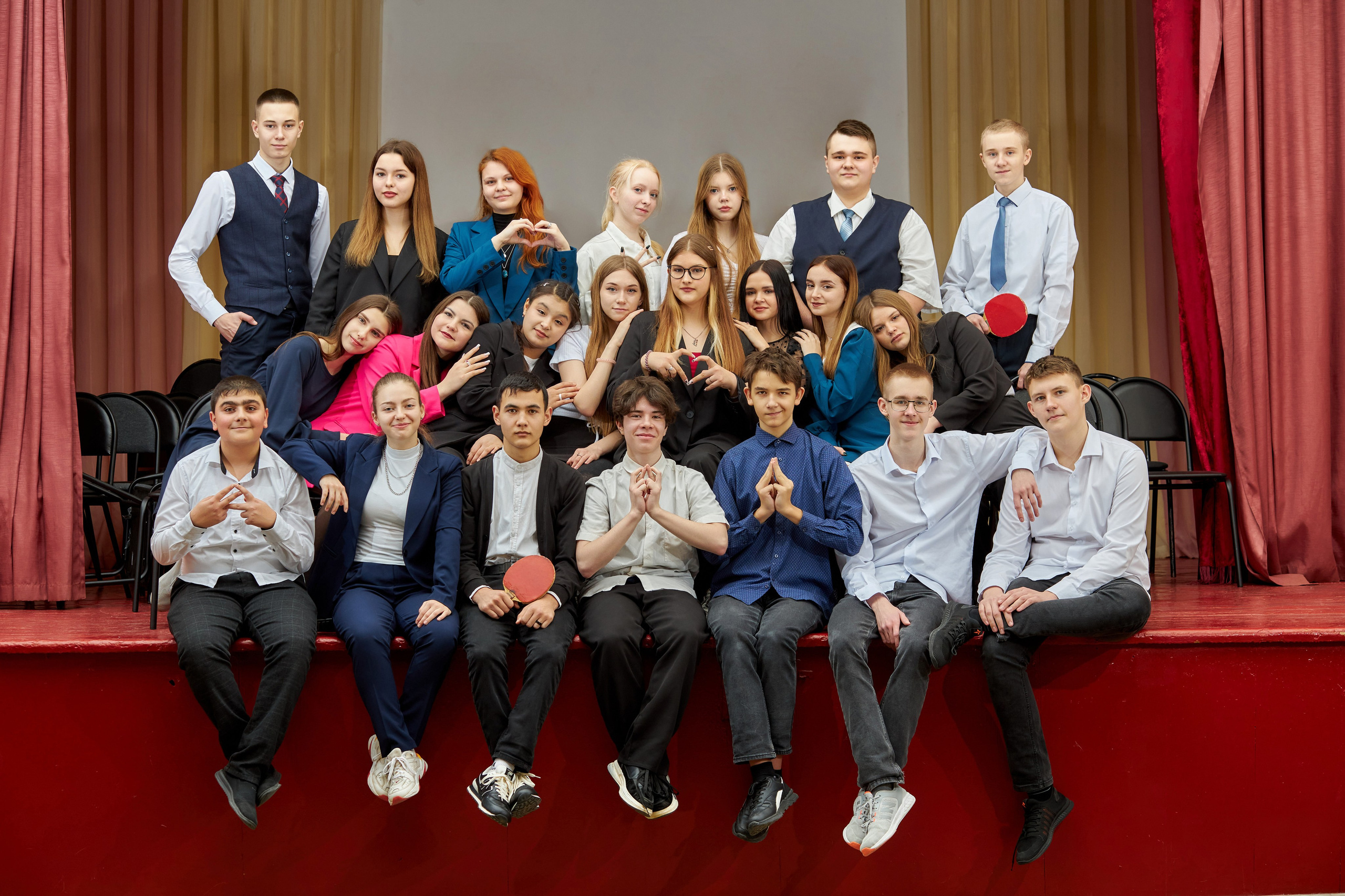 Для старшей школы. Школьный фотограф Леонова Наталия