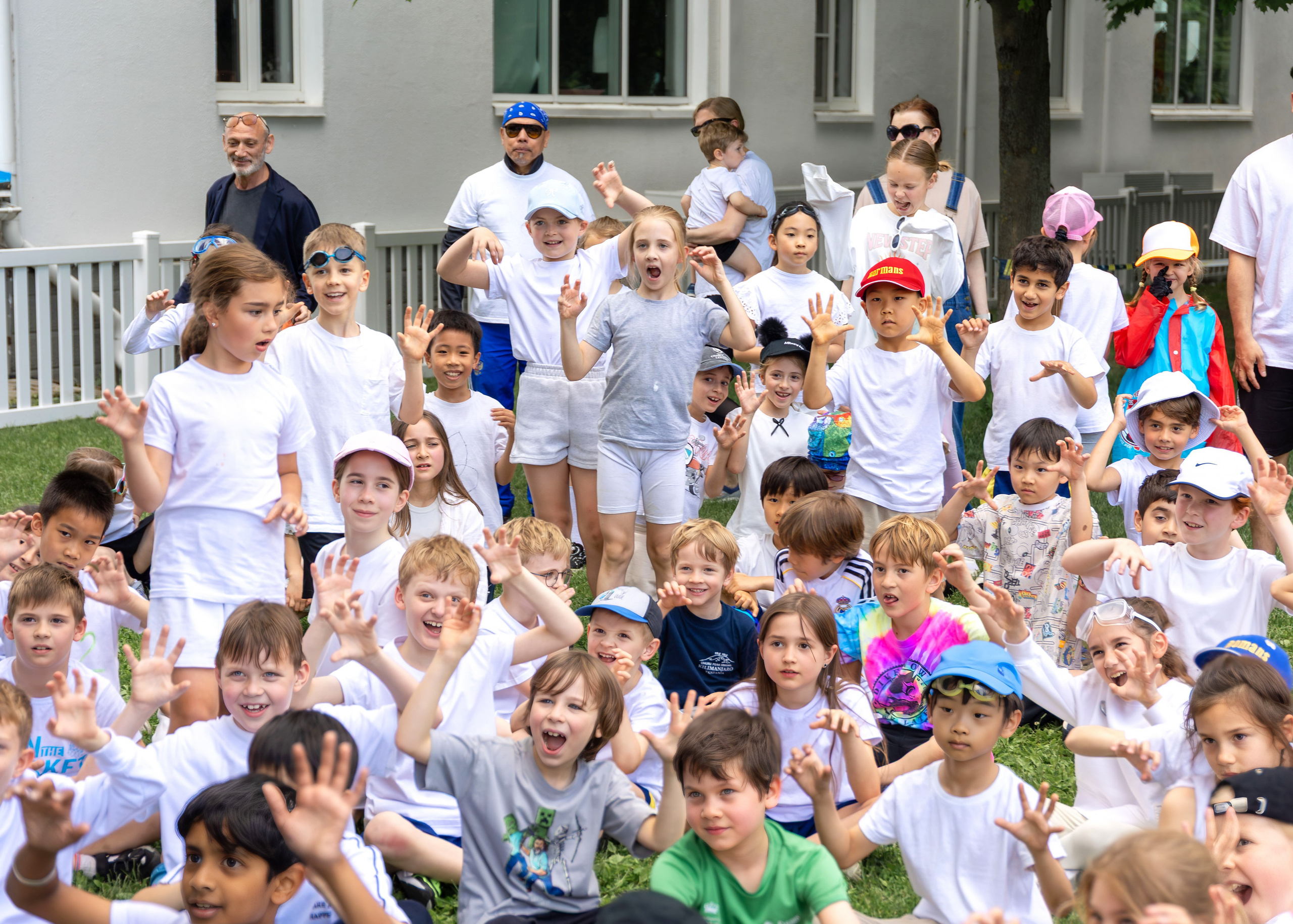 The International School of Moscow. Color Day. Выпускные альбомы для школы и детского сада — школьный фотограф Подольск, Троицк, Щербинка, Москва