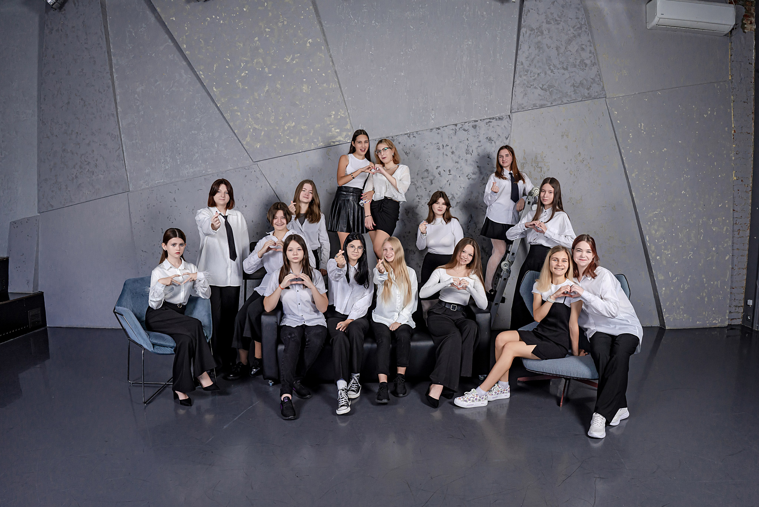 Фотосессия Школа 4 Класс 9А. Современные Выпускные Альбомы в Ростове-на-Дону