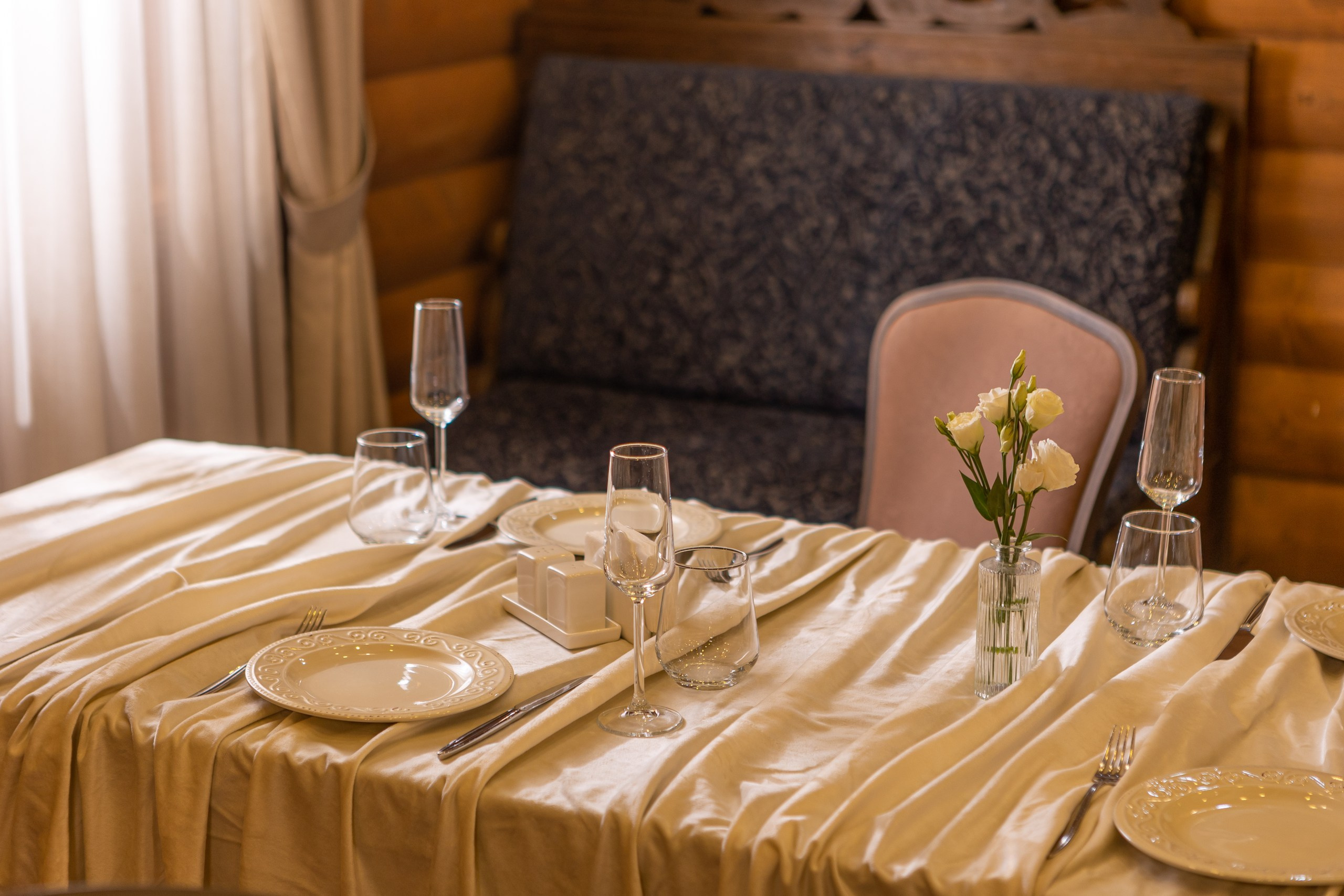 Банкетный зал «Гжель», ресторана «Дача ". Фотограф в Оренбурге. Профессиональный фотограф