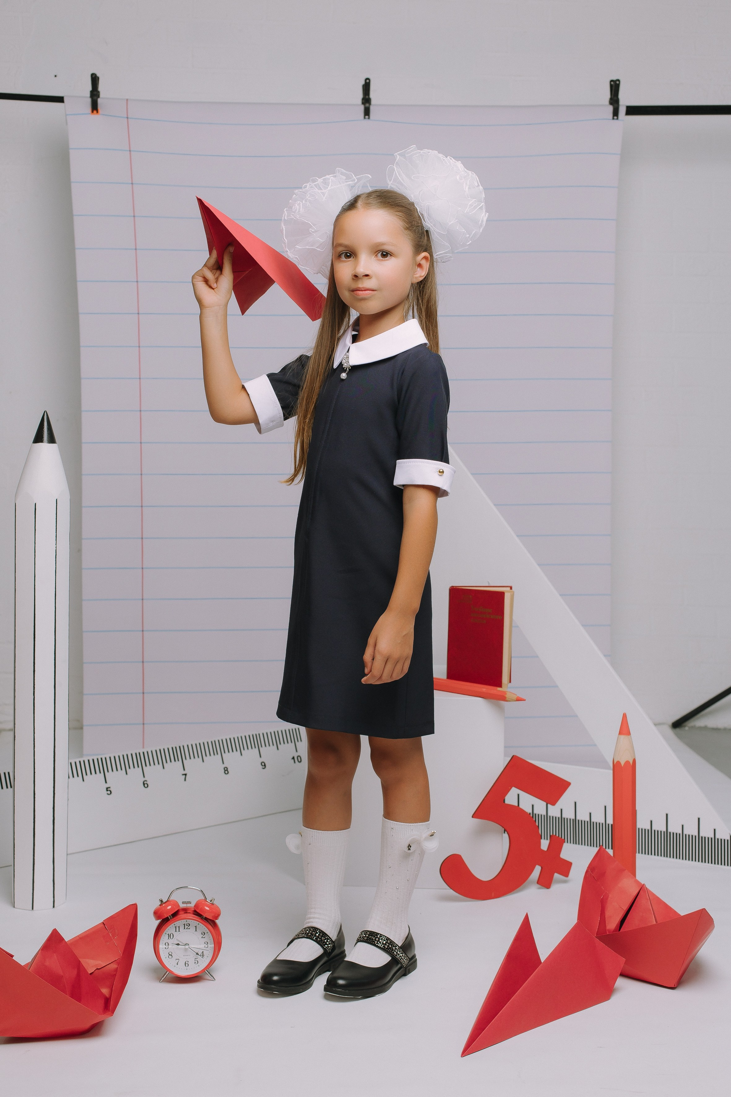 Студия- Портреты начальная школа (С реквизитом). Выпускные альбомы Натальи Бутко: Новороссийск, Анапа, Геленджик