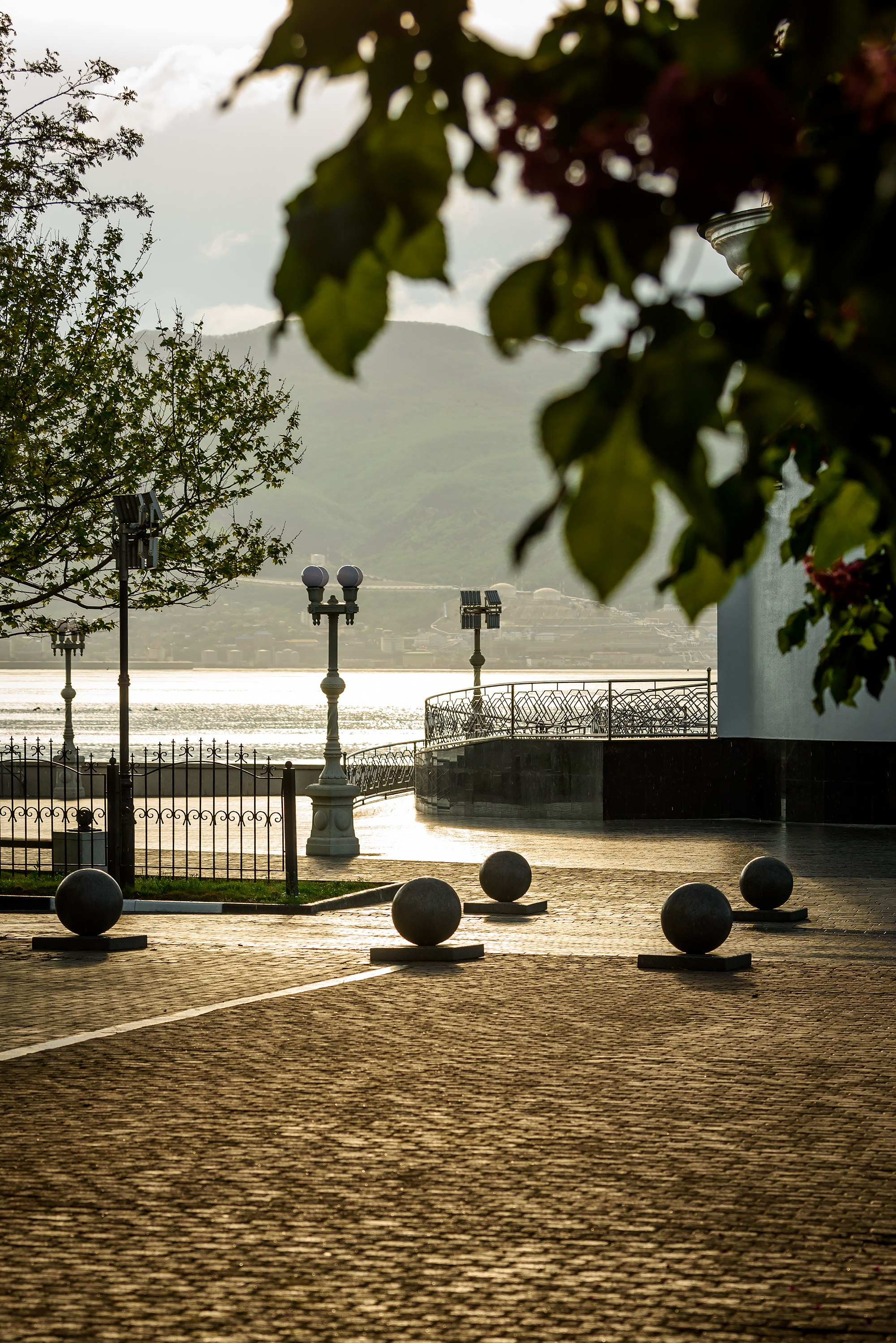 Краснодарский край, локация, фотосессия, тротуар, плитка, набережная, море, храм