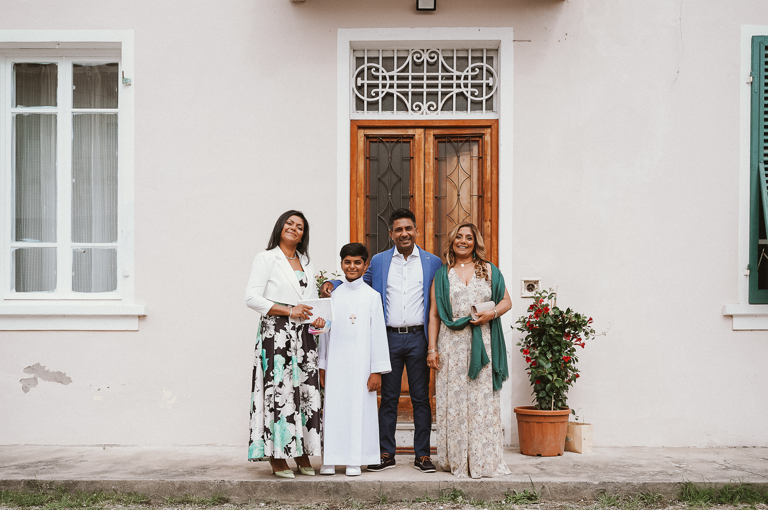 Kenneth Comunione. Family Lifestyle Photographer in Lucca, Italia