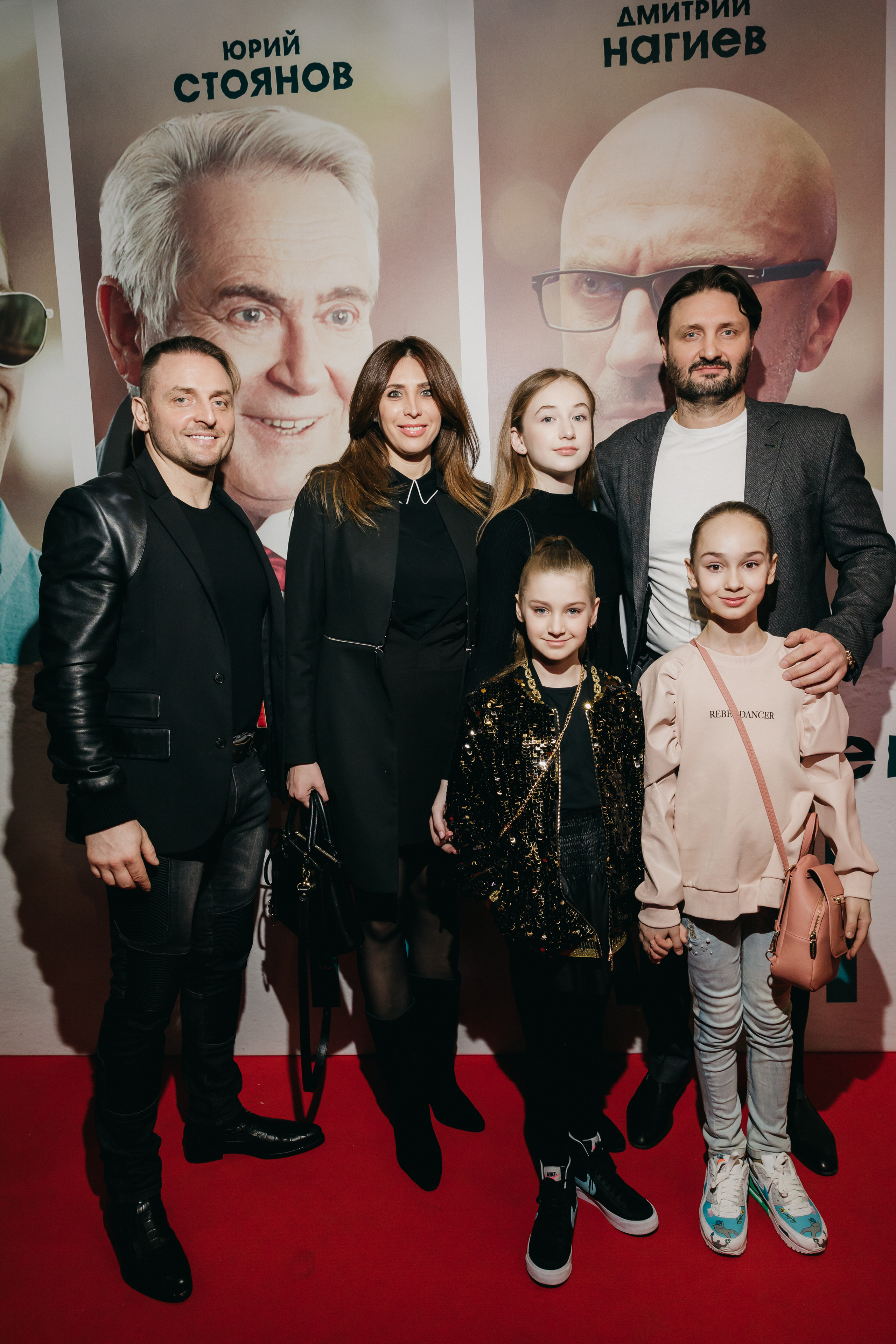 Аскольд и Эдгард Запашные с семьями на премьере фильма Папы в Москве