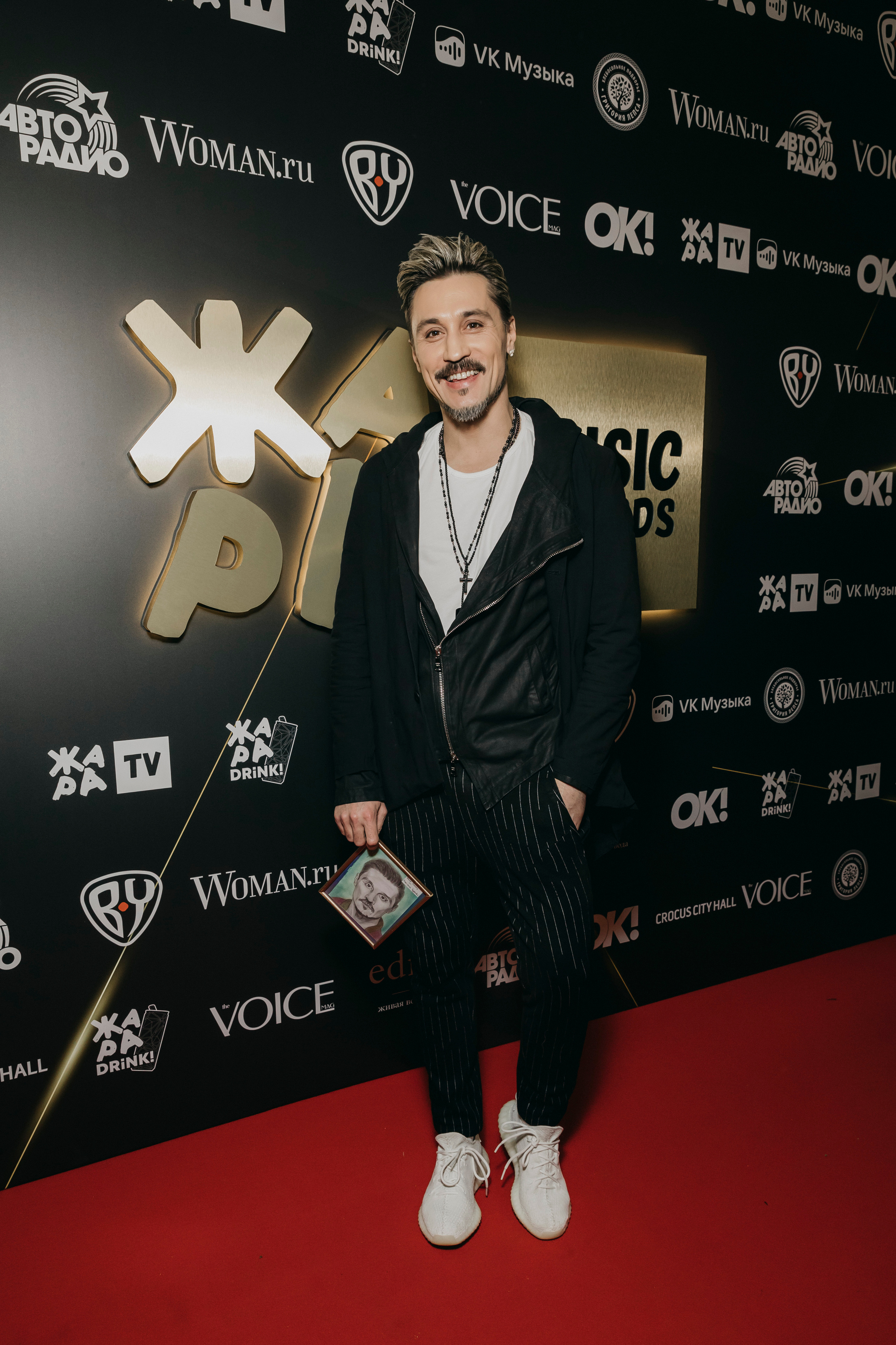 Дима Билан на Премии ЖАРА MUSIC AWARDS 2022 в Crocus City Hall в Москве