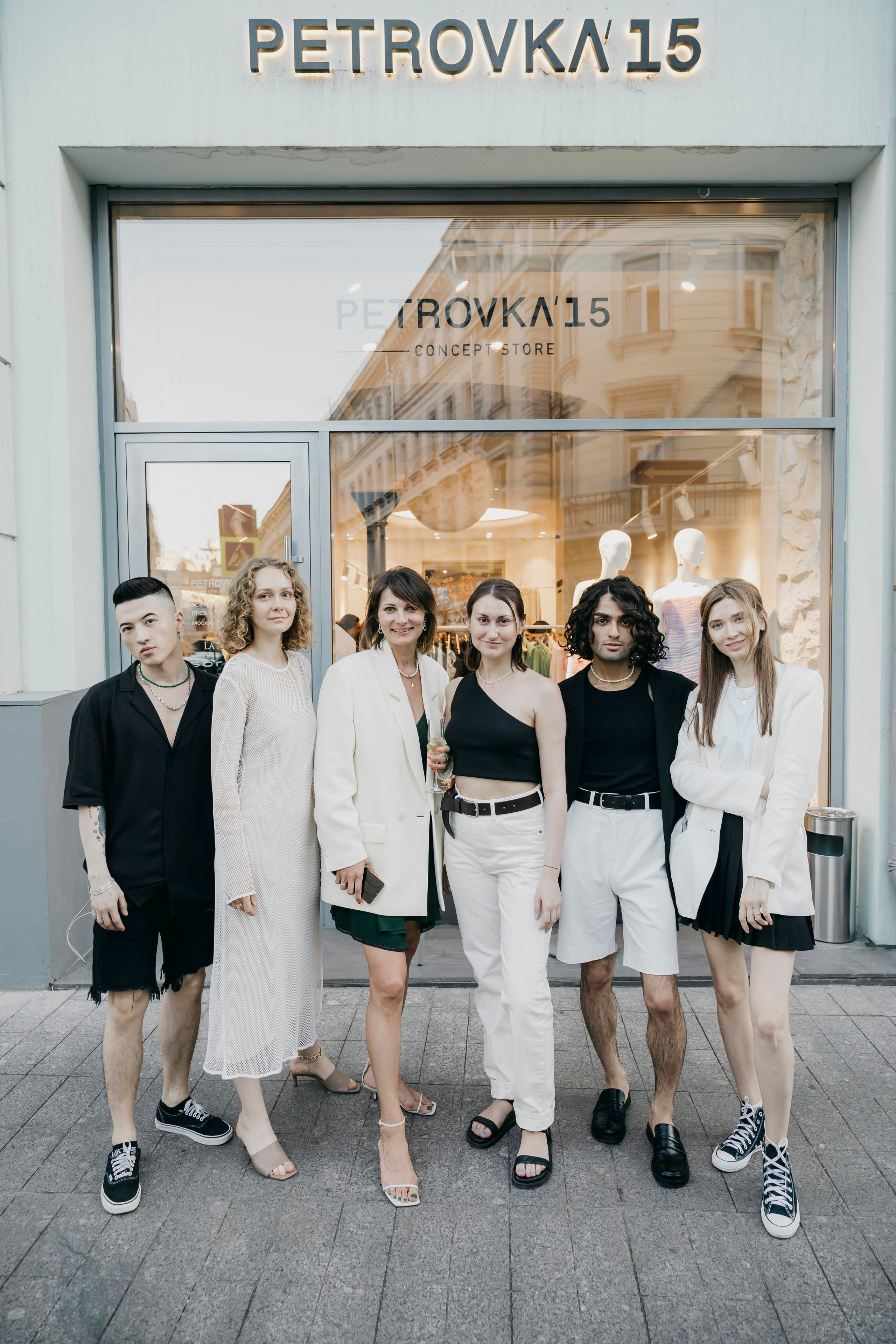 Мультибрендовый concept store Petrovka’15. «Птичка на проводе»: информационный портал в Москве