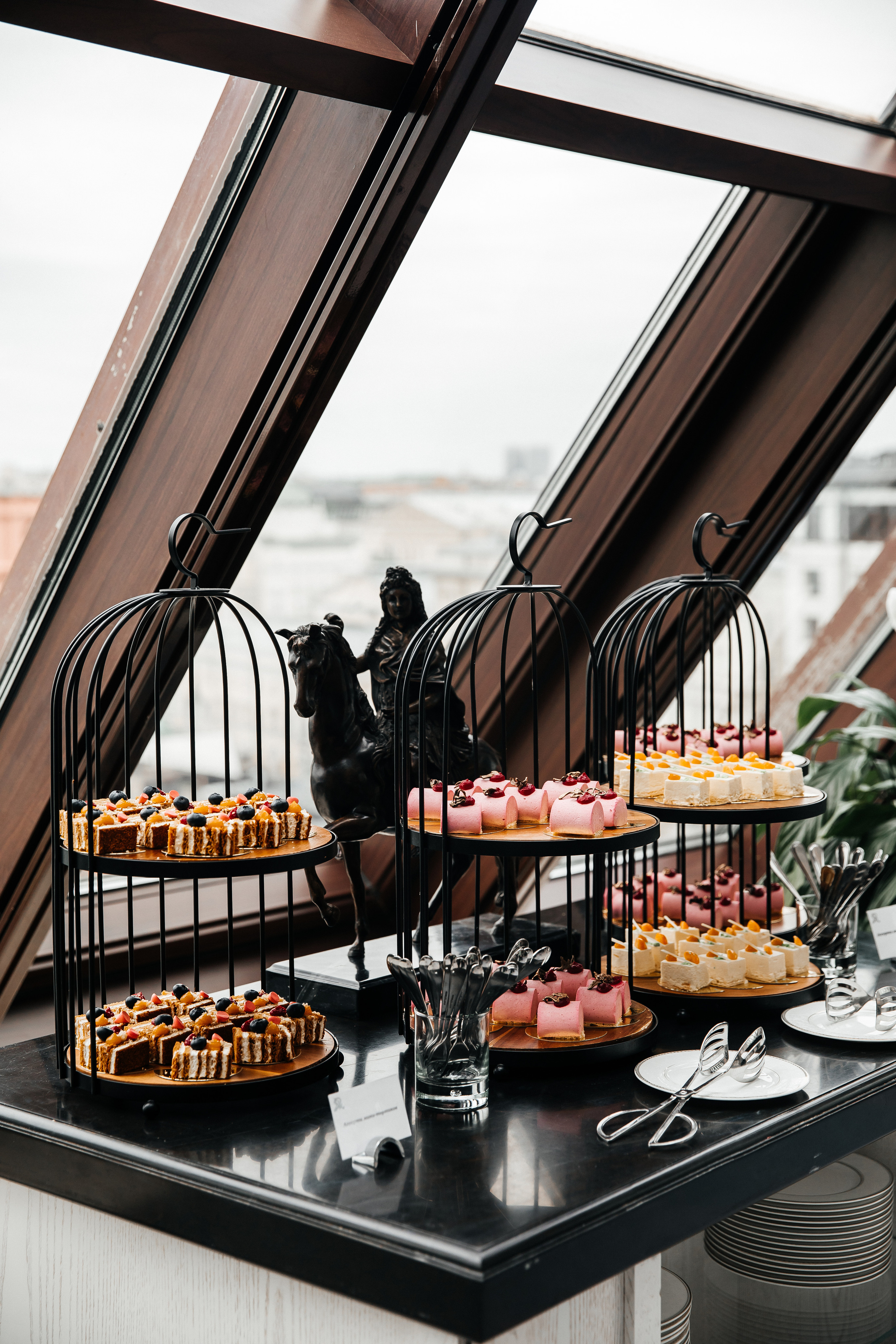 Ребрендинг Cosmopolitan Russia в Москве. «Птичка на проводе»: информационный портал в Москве