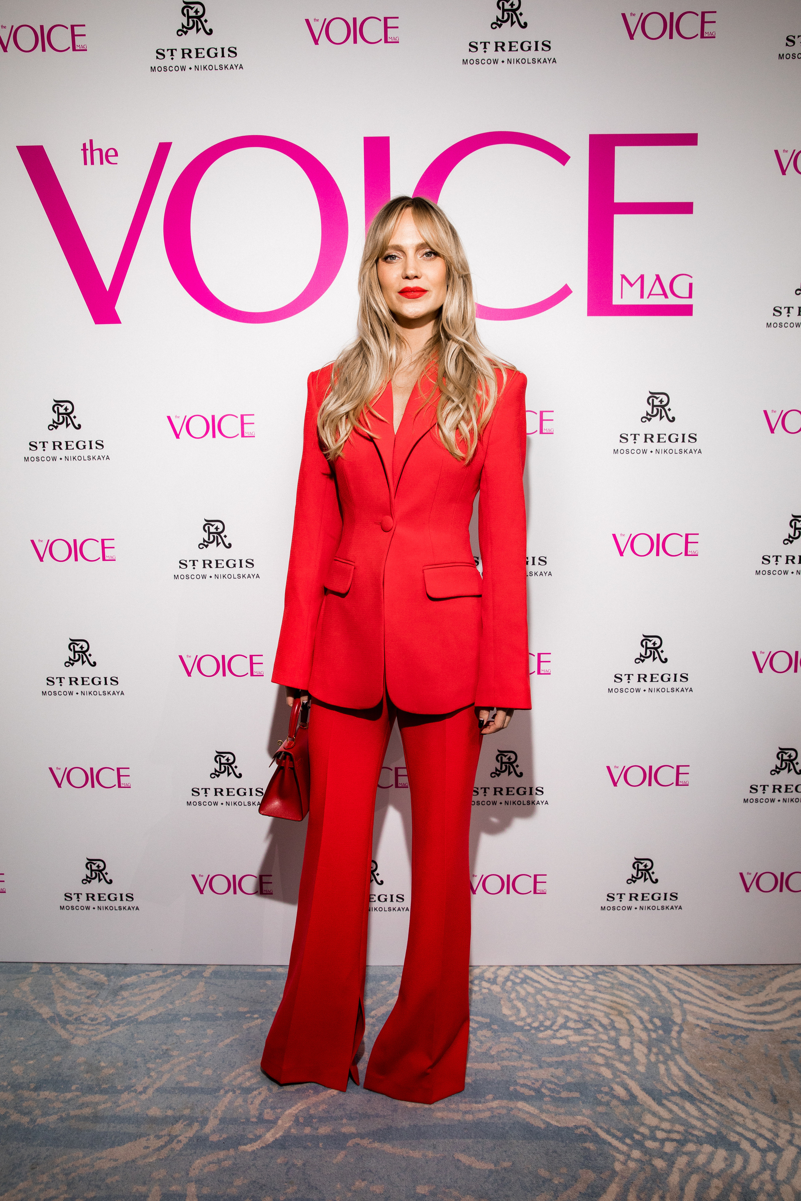 Ребрендинг Cosmopolitan Russia в Москве. «Птичка на проводе»: информационный портал в Москве