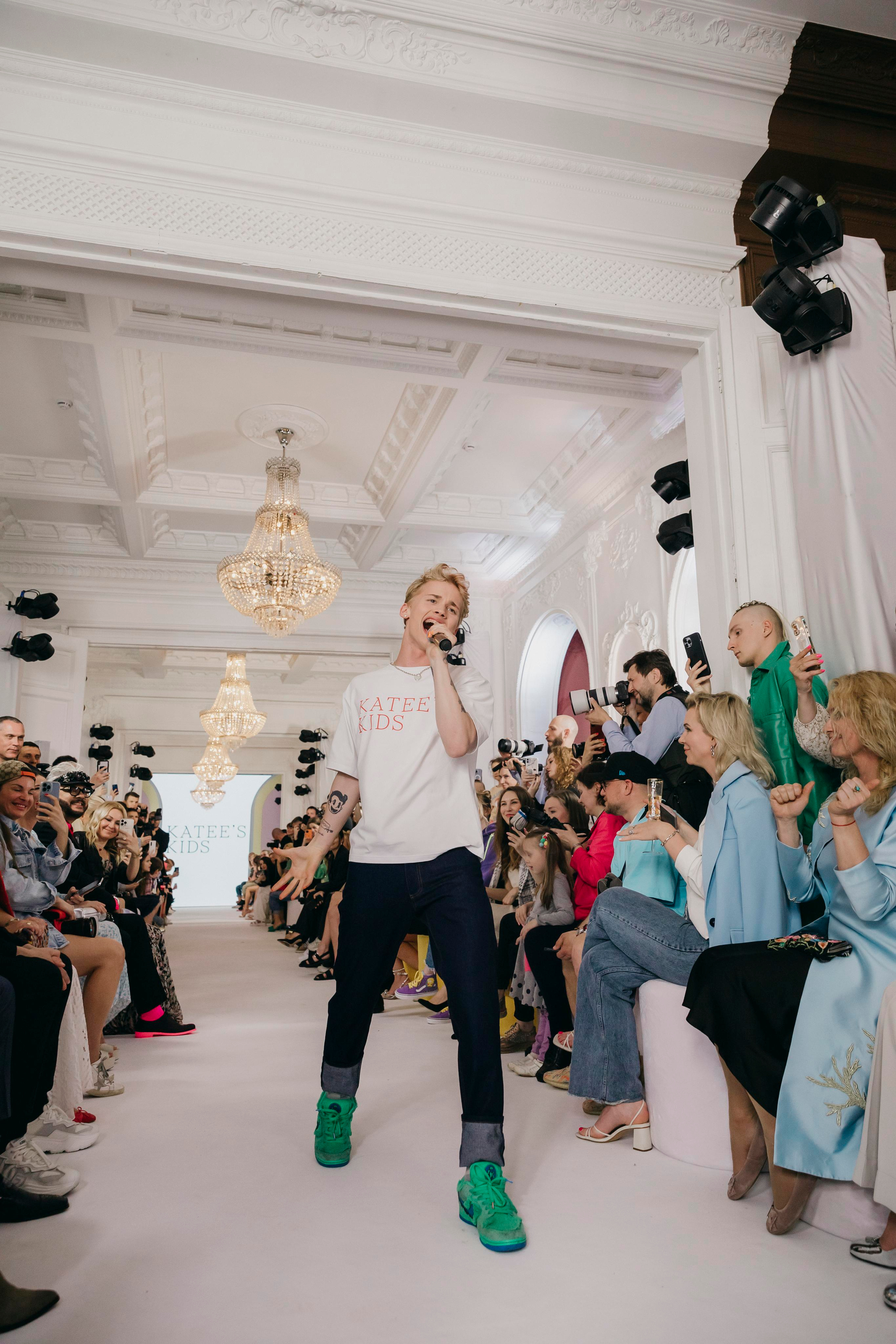 Даня Милохин на показе бренда KATEE'S KIDS в Москве