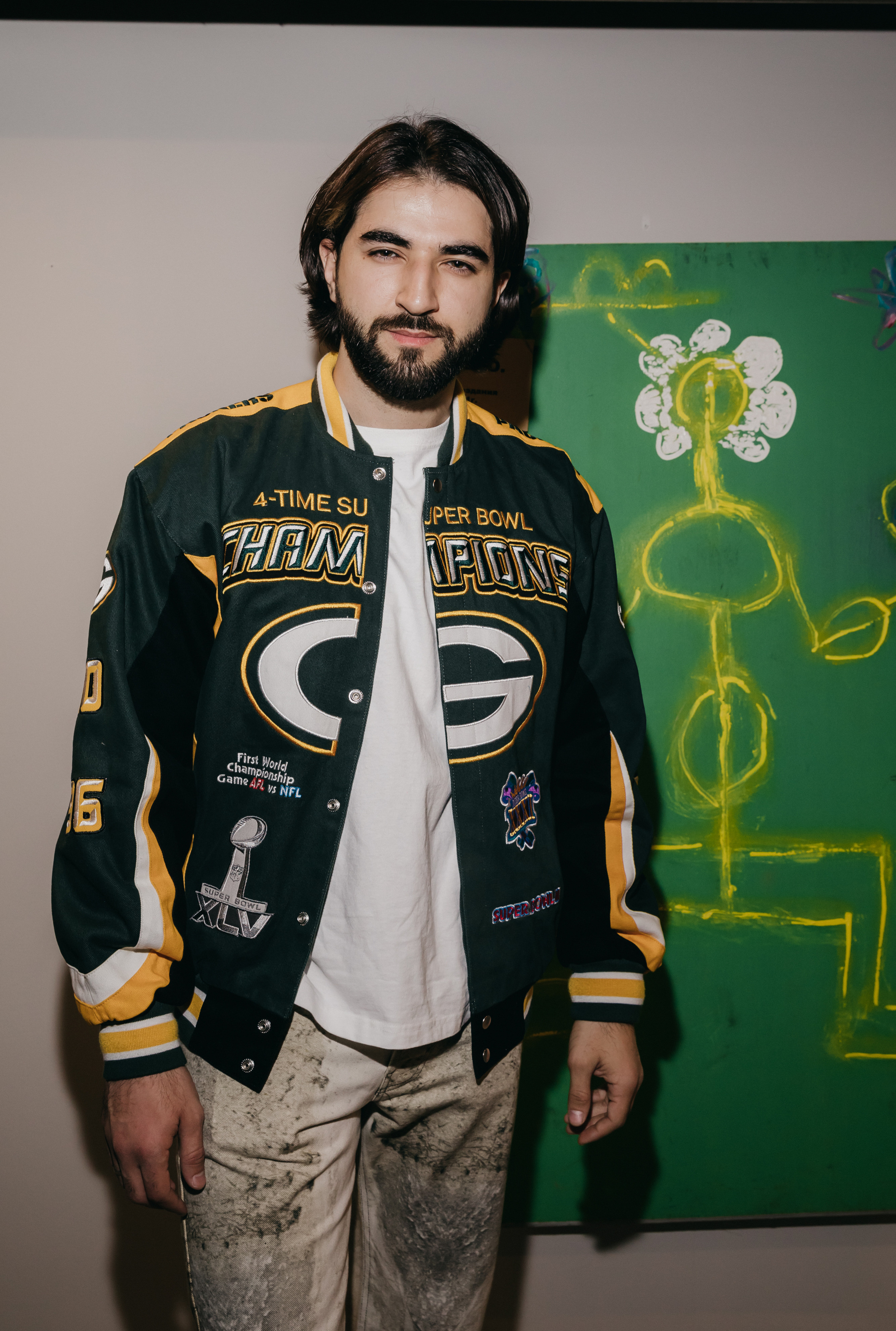 Эльман на выставке картин andro на центральном рынке в Москве