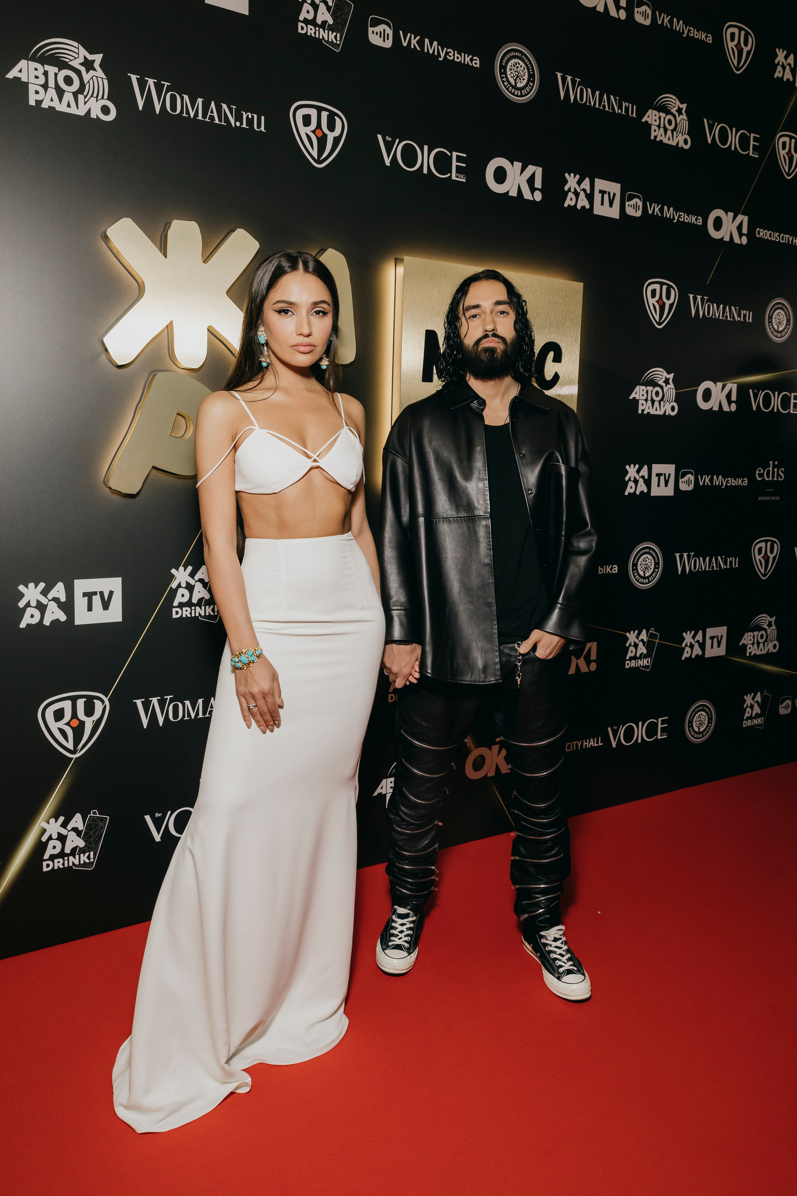 МОТ с супругой Марией Мельниковой на Премии ЖАРА MUSIC AWARDS 2022 в Crocus City Hall в Москве