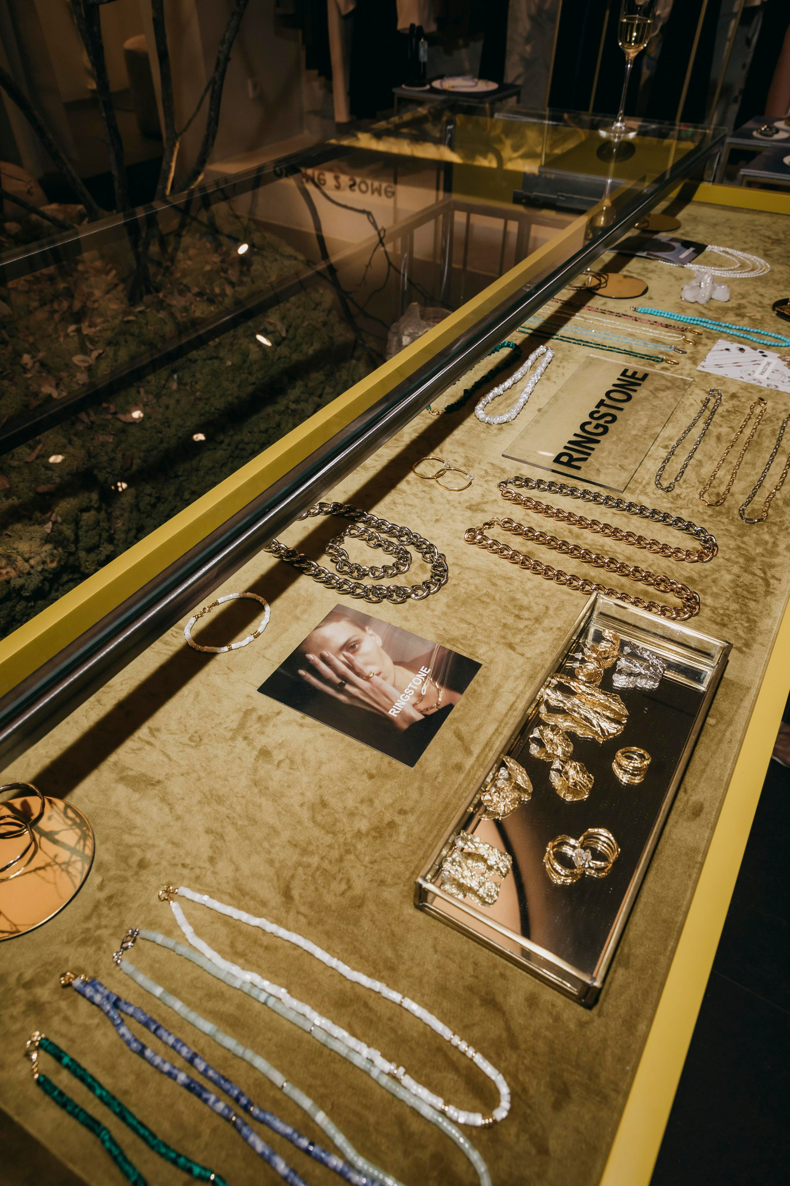 Мультибрендовый concept store Petrovka’15. «Птичка на проводе»: информационный портал в Москве