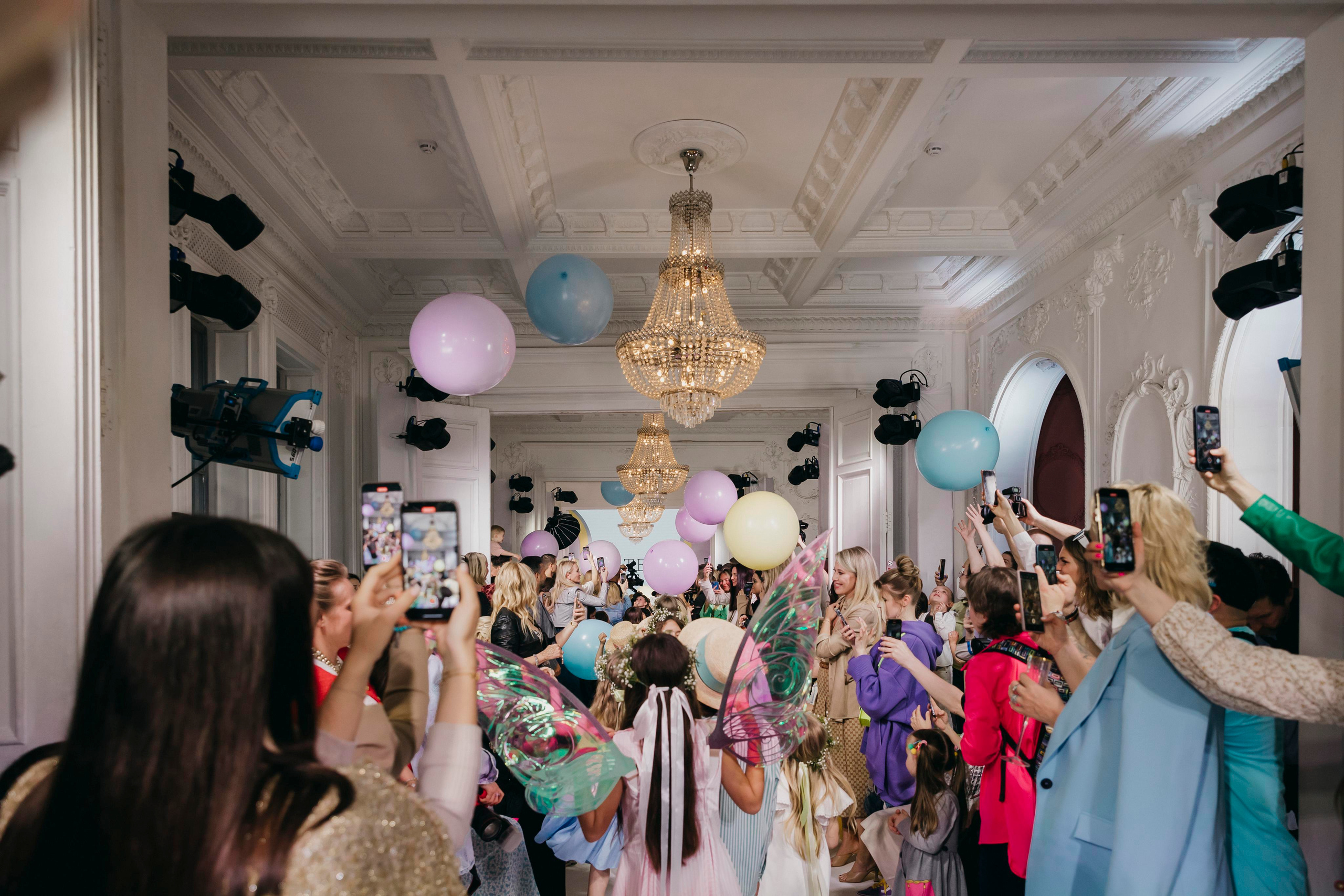 Первый показ бренда KATEE'S KIDS by Екатерина Давыдова. «Птичка на проводе»: информационный портал в Москве