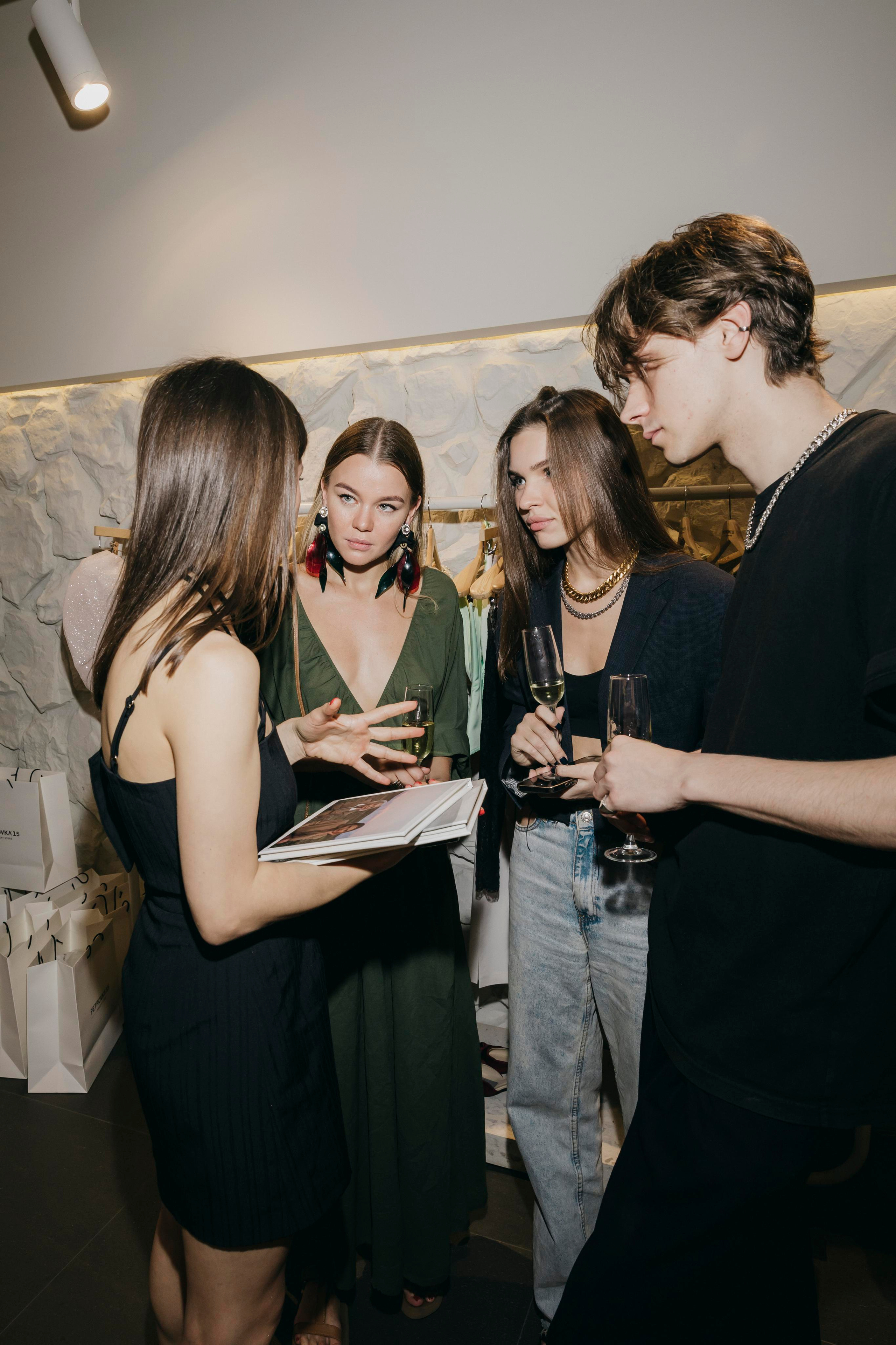 Мультибрендовый concept store Petrovka’15. «Птичка на проводе»: информационный портал в Москве