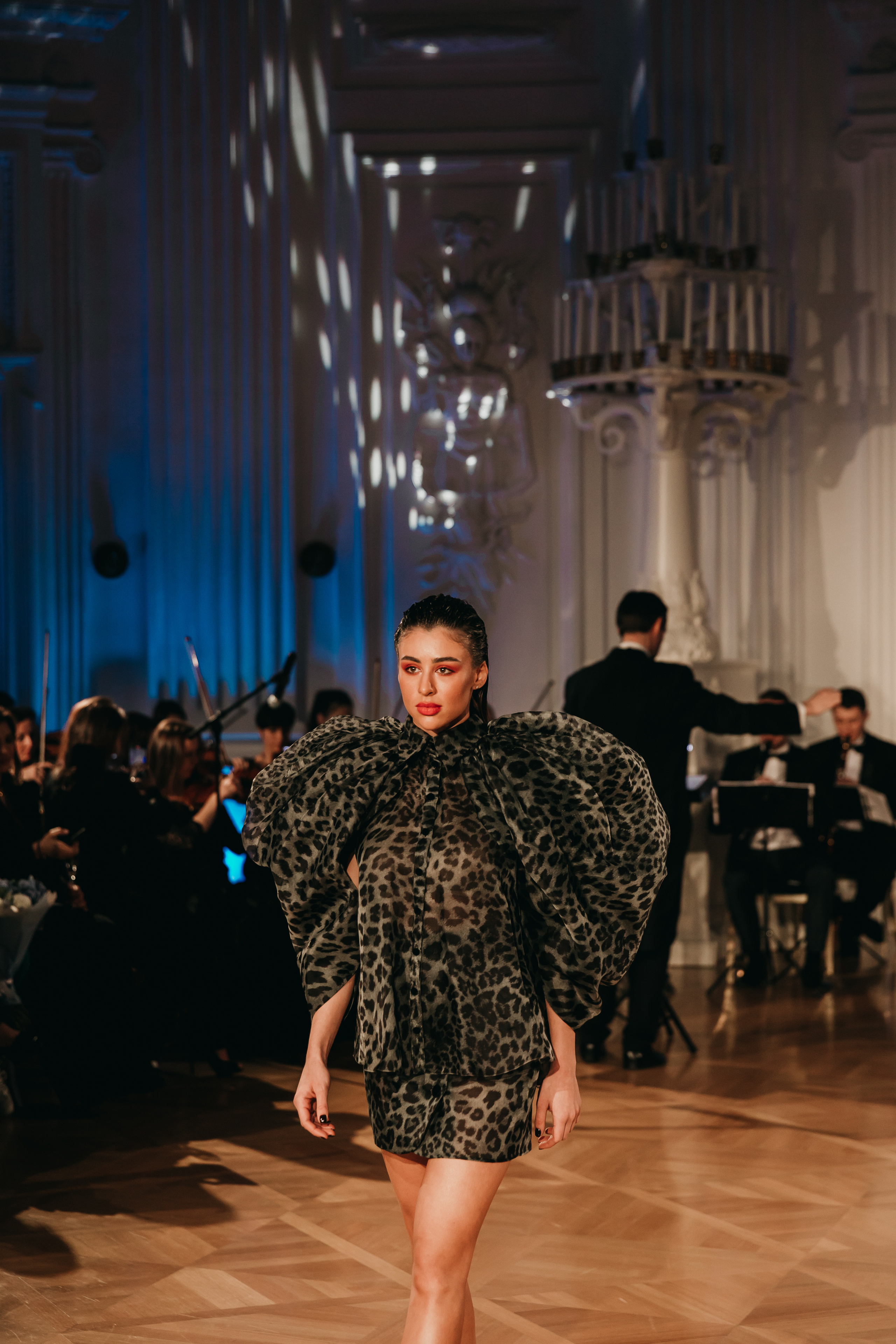 Александра Рабаджиева на показе дизайнера Бичолла Тетрадзе в рамках Недели моды в Москве