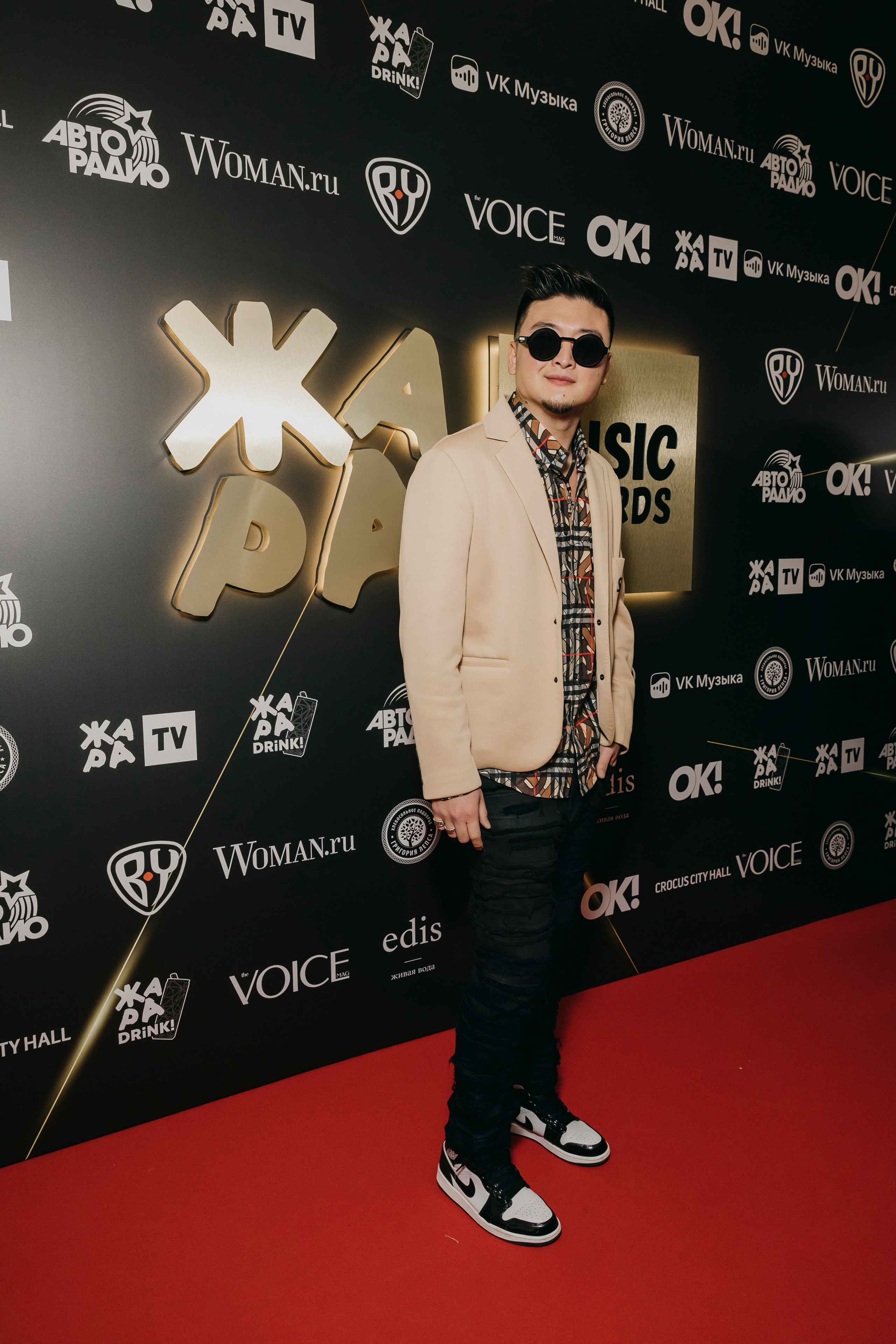Анатолий Цой на Премии ЖАРА MUSIC AWARDS 2022 в Crocus City Hall в Москве