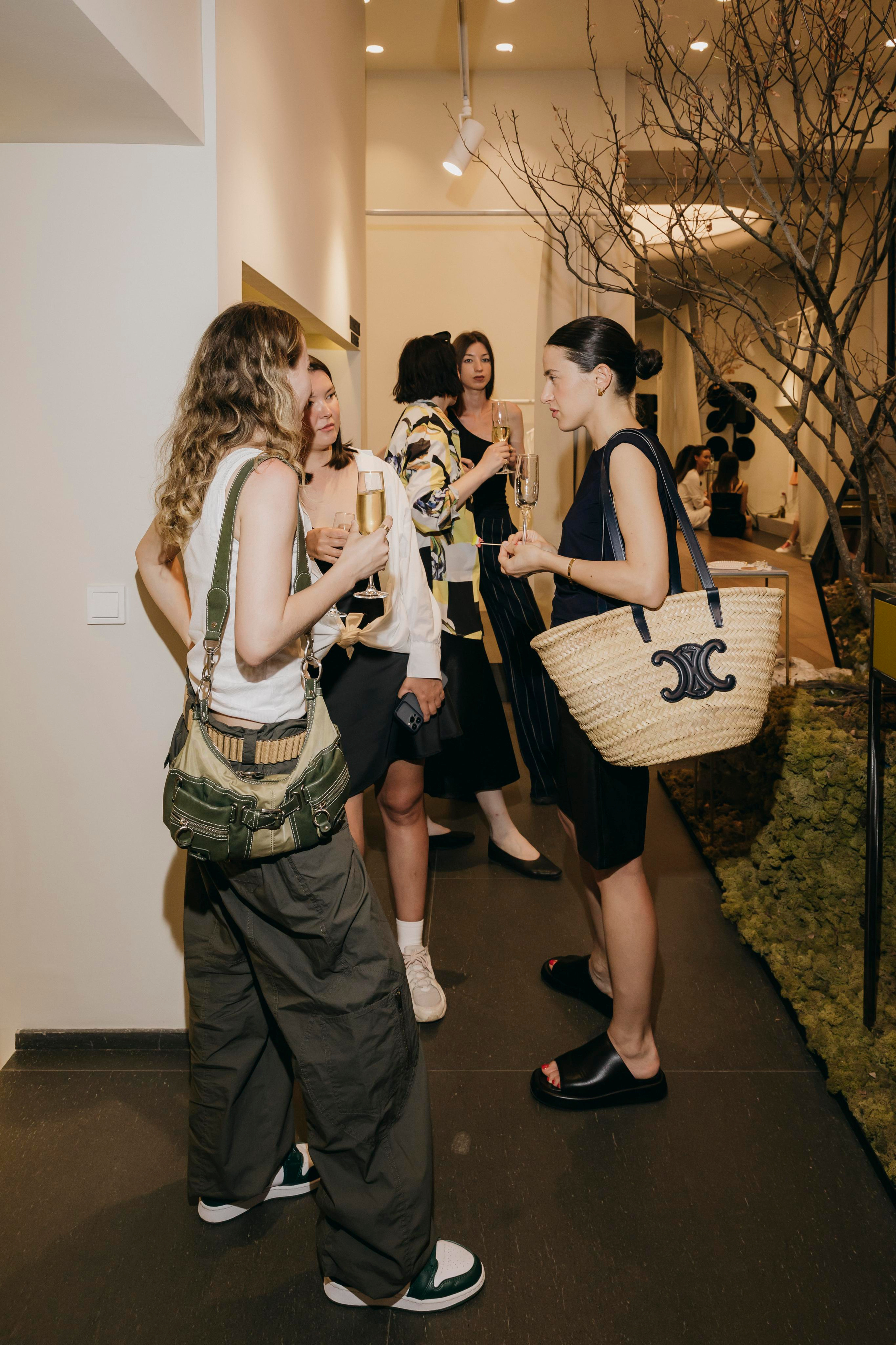 Мультибрендовый concept store Petrovka’15. «Птичка на проводе»: информационный портал в Москве