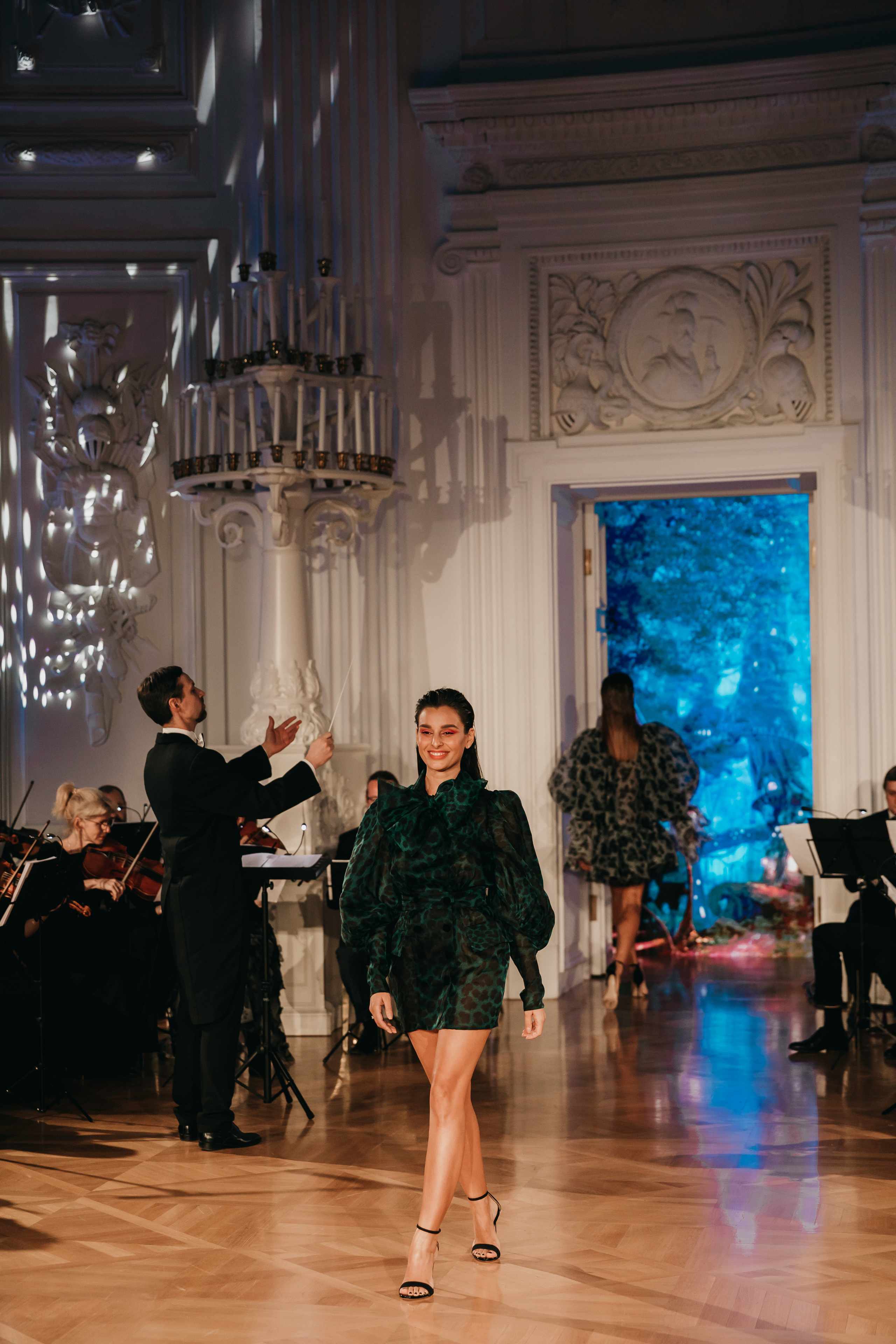 Рамина Умрихина на показе дизайнера Бичолла Тетрадзе в рамках Недели моды в Москве