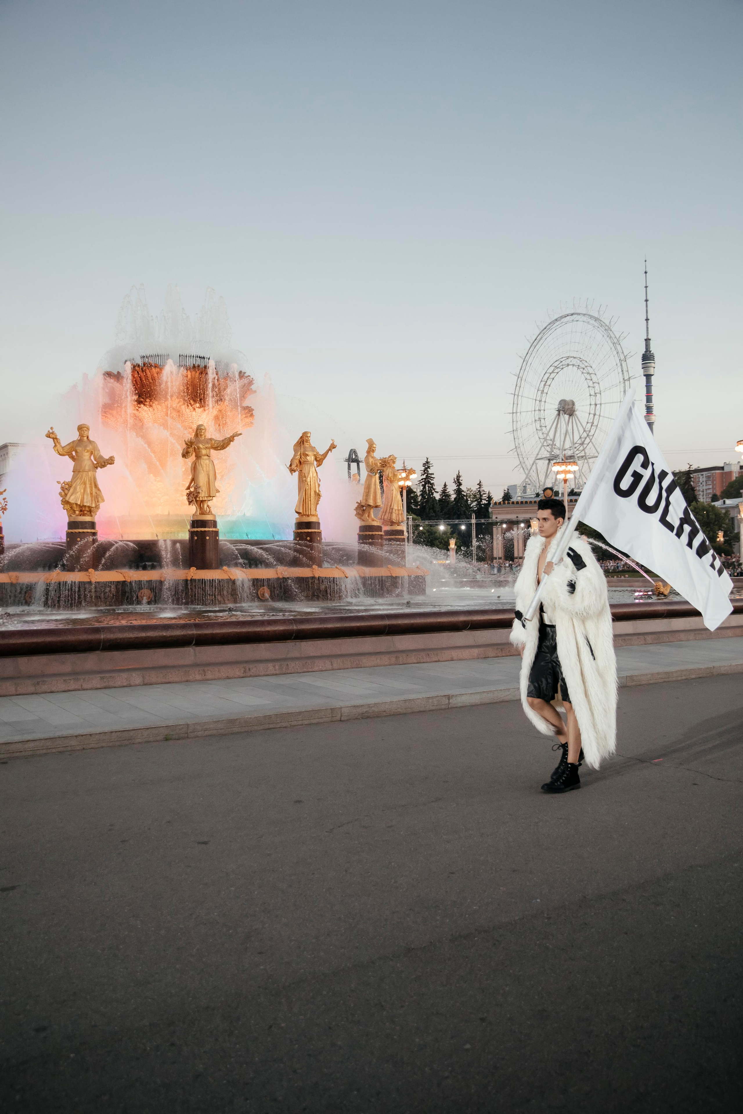 Московская Неделя Моды ВДНХ. «Птичка на проводе»: информационный портал в Москве