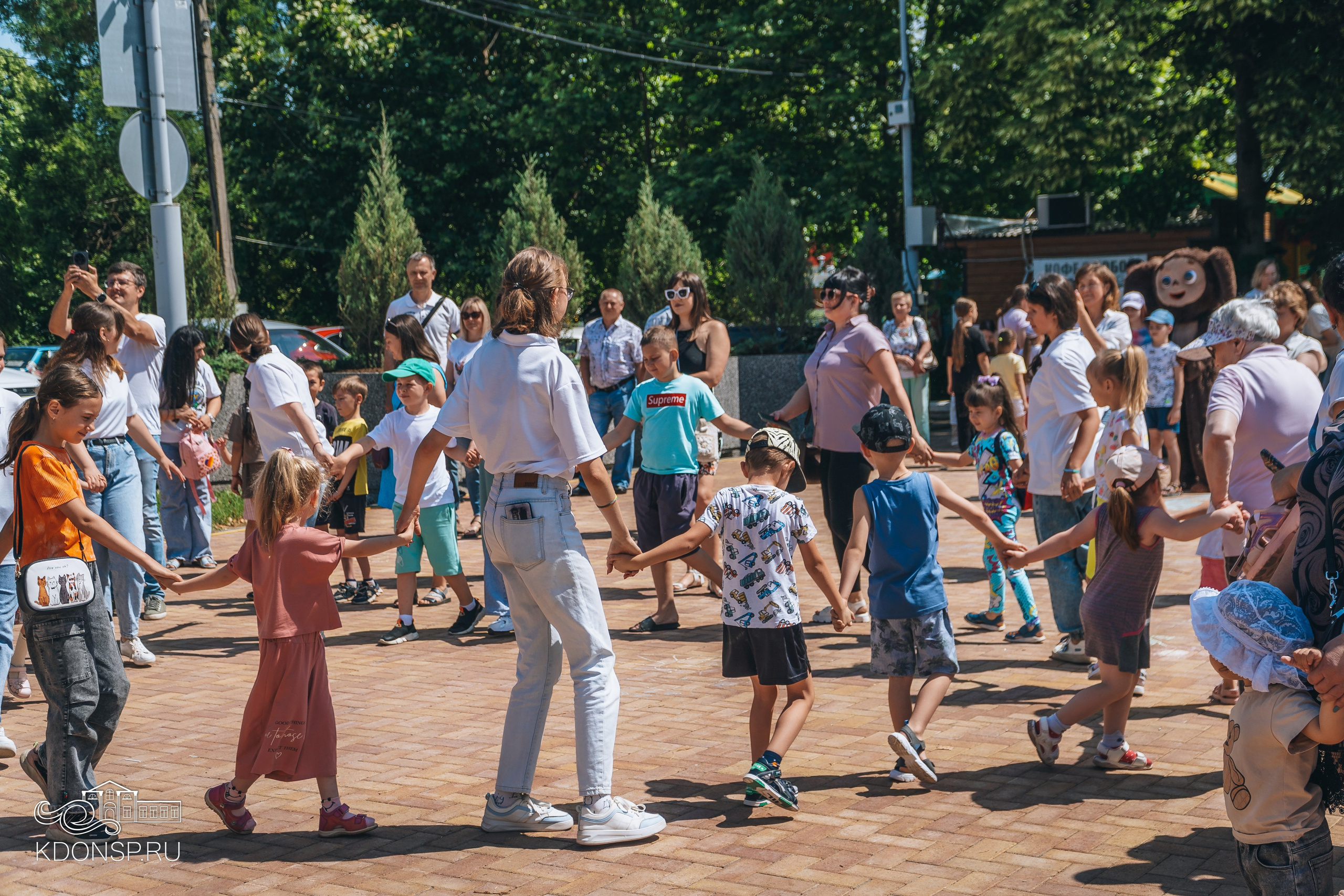 Должны смеяться дети. Новотитаровский Дом культуры
