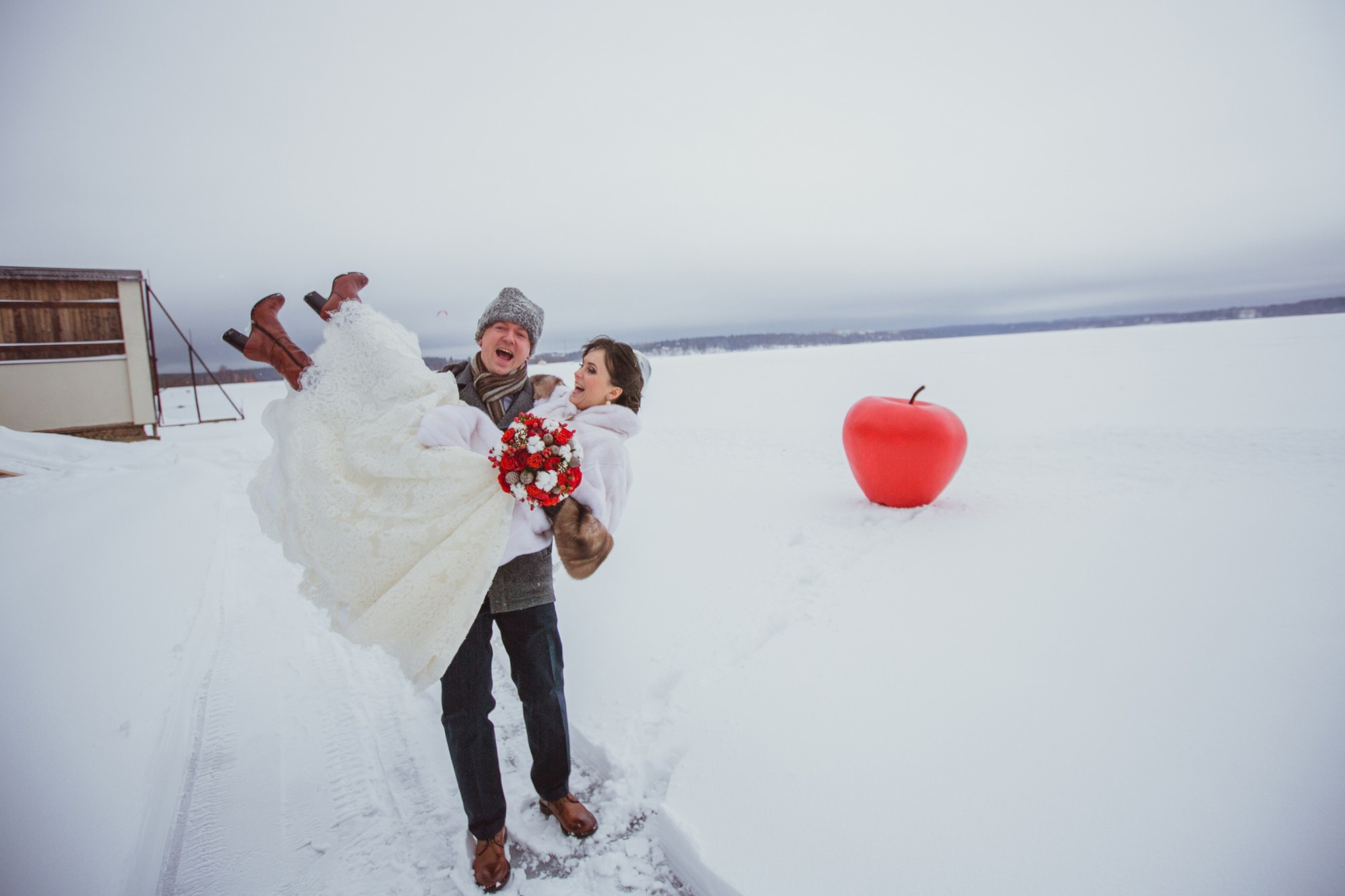 Зимняя свадьба в русских традициях. Семейный, портретный и свадебный фотограф в Санкт-Петербурге и Москве