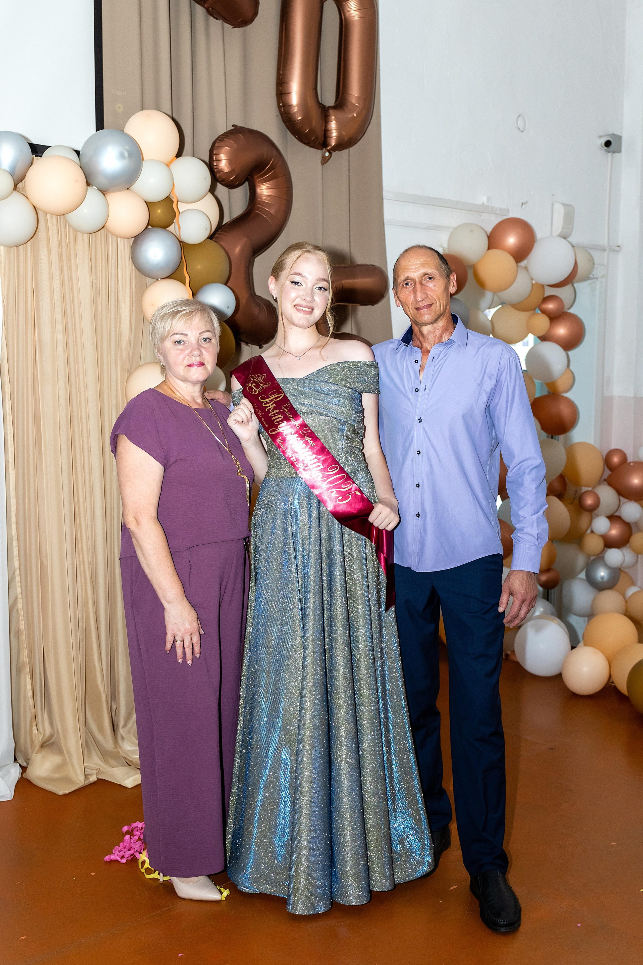 Выпускной. Школа 22, 11 класс. Стильный выпускной альбом Владивосток фотограф Вероника Мигачева