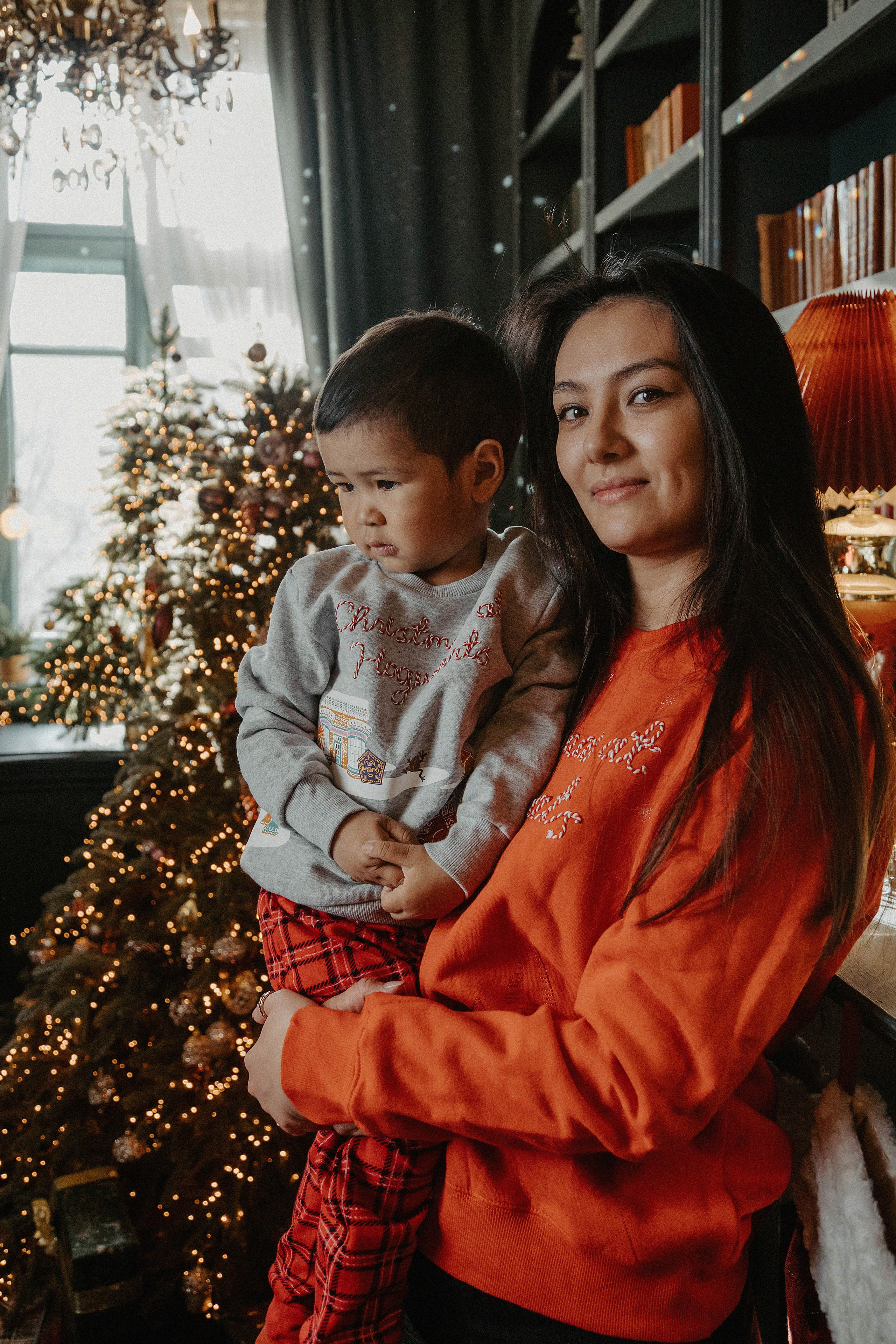 Семейная фотосессия Бахыт, Алем и Берика в фотостудии 2Stula. Свадебный, семейный и портретный фотограф в Алматы, Костанай